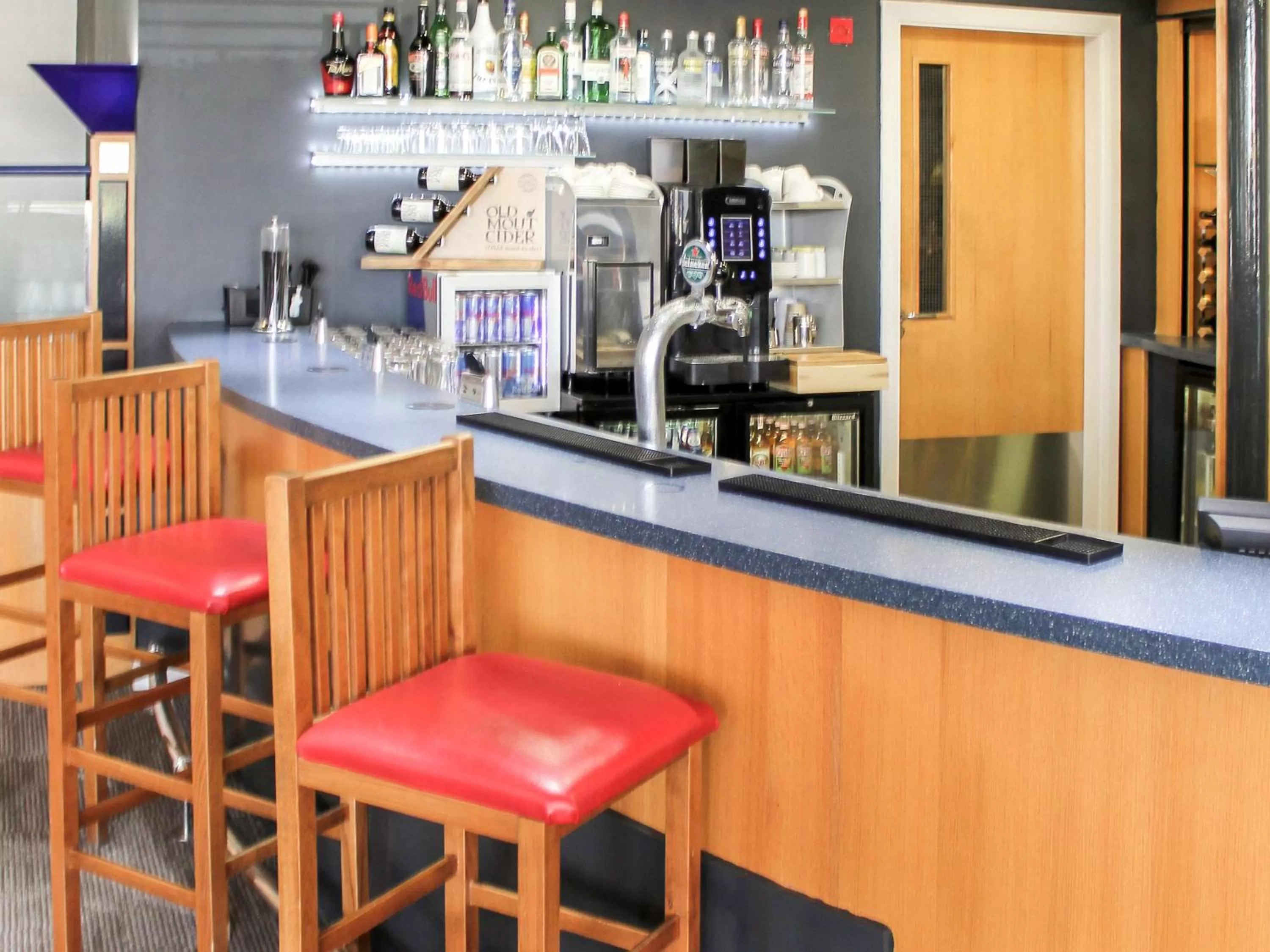 Lounge or bar in ibis Cardiff Gate - International Business Park