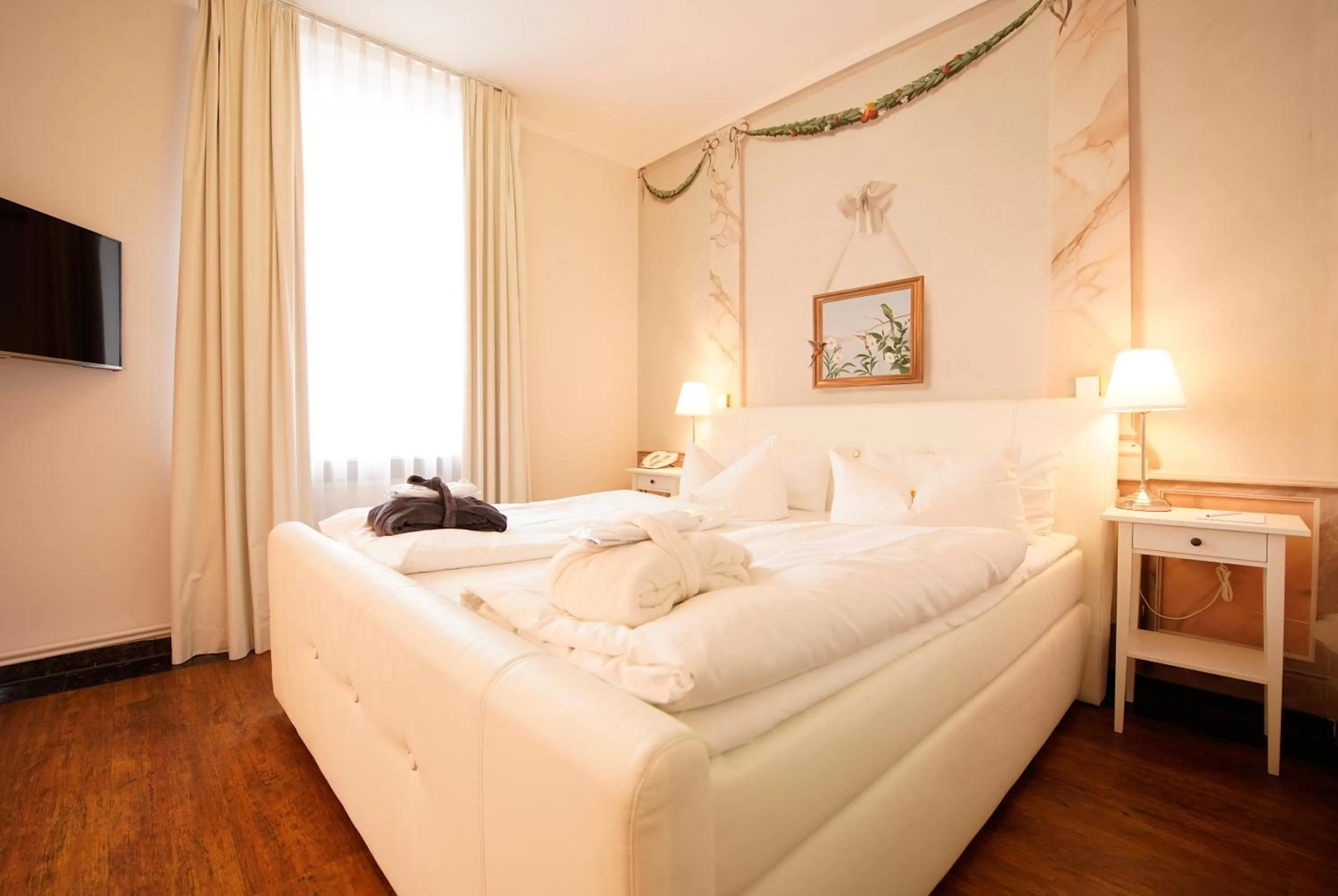 Bed in Hotel Holsteiner Hof - Timmendorfer Strand