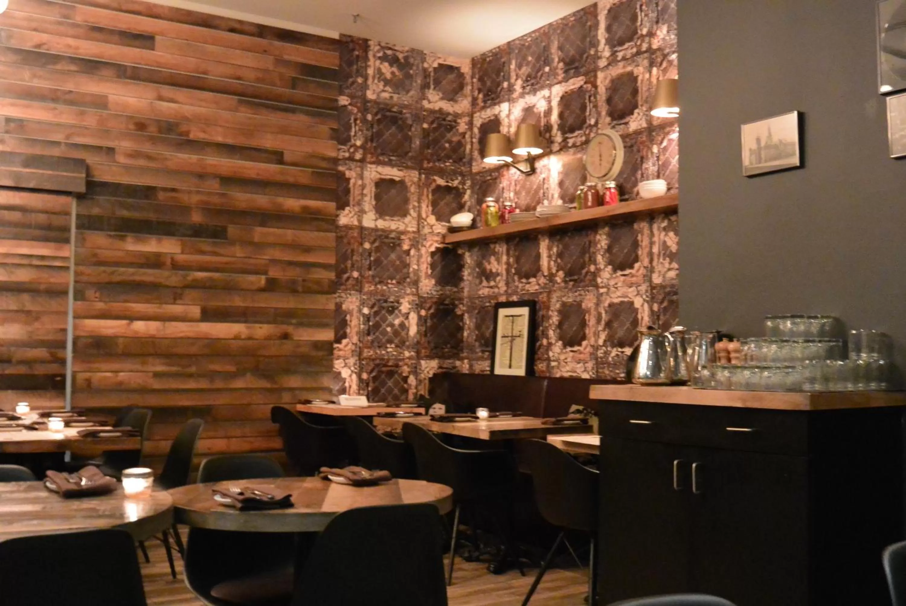 Restaurant/places to eat in DoubleTree by Hilton Ottawa Downtown