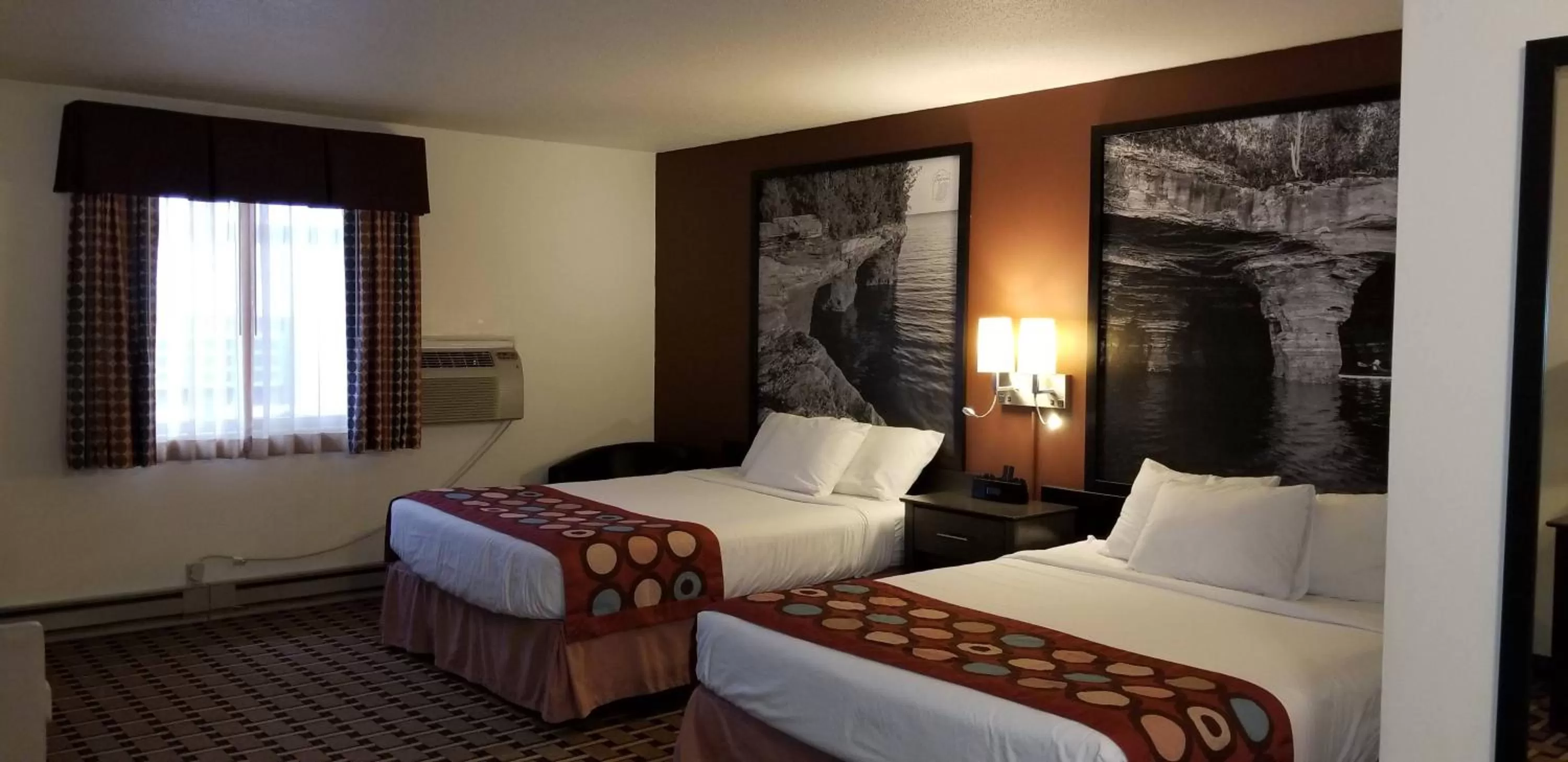 Bed in Super 8 by Wyndham Ashland