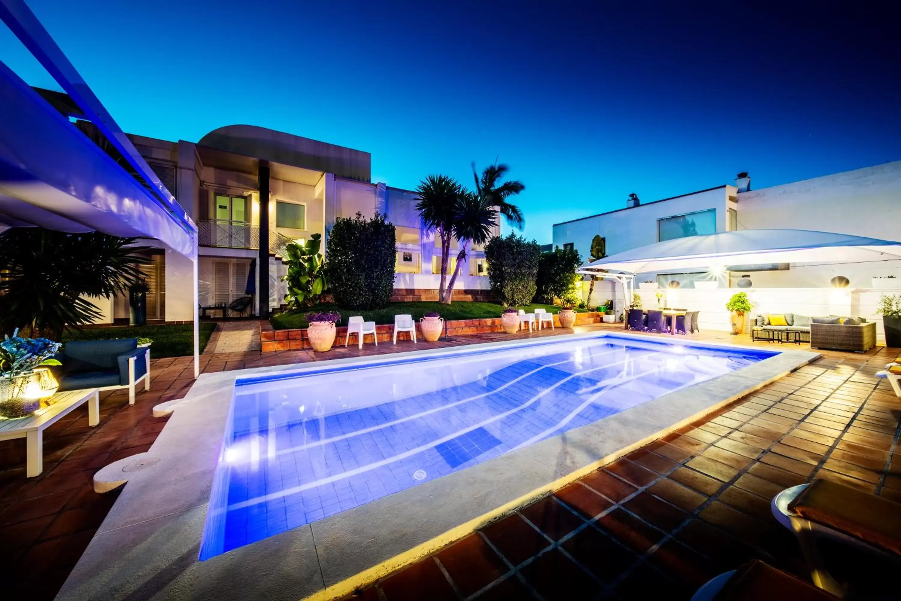 Swimming Pool in B&B ARENA SEVILLA