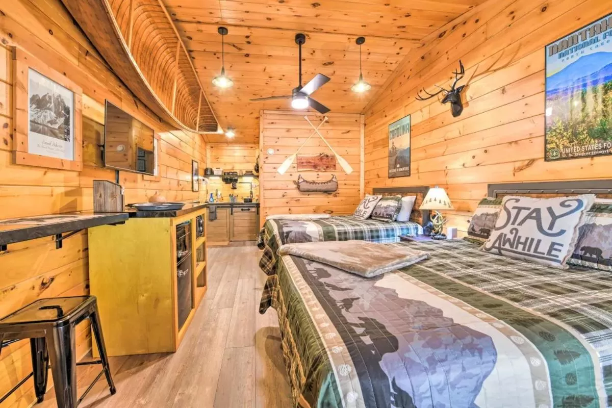 Bed in The Lodge Nantahala River