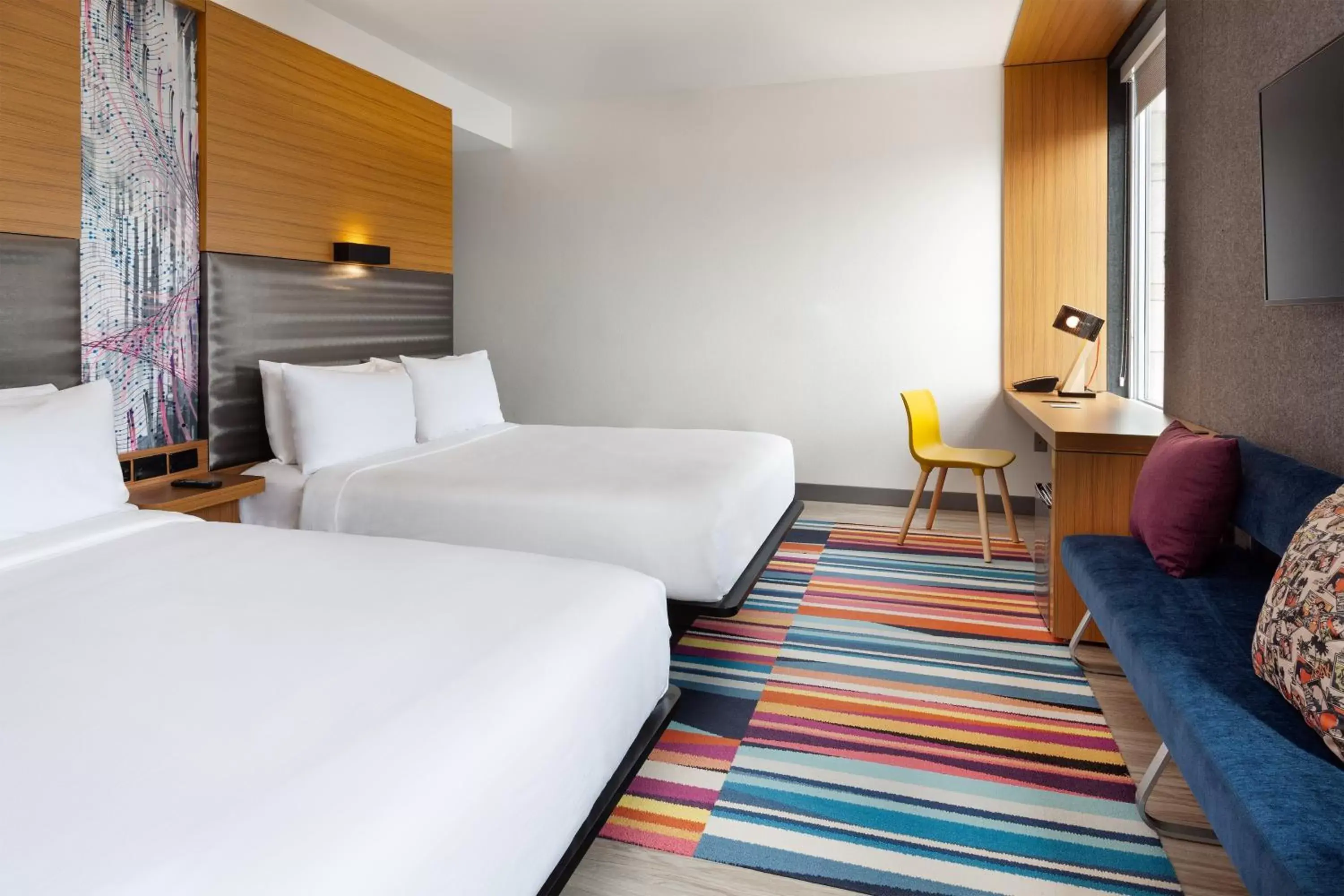 Photo of the whole room, Bed in Aloft Jacksonville Tapestry Park