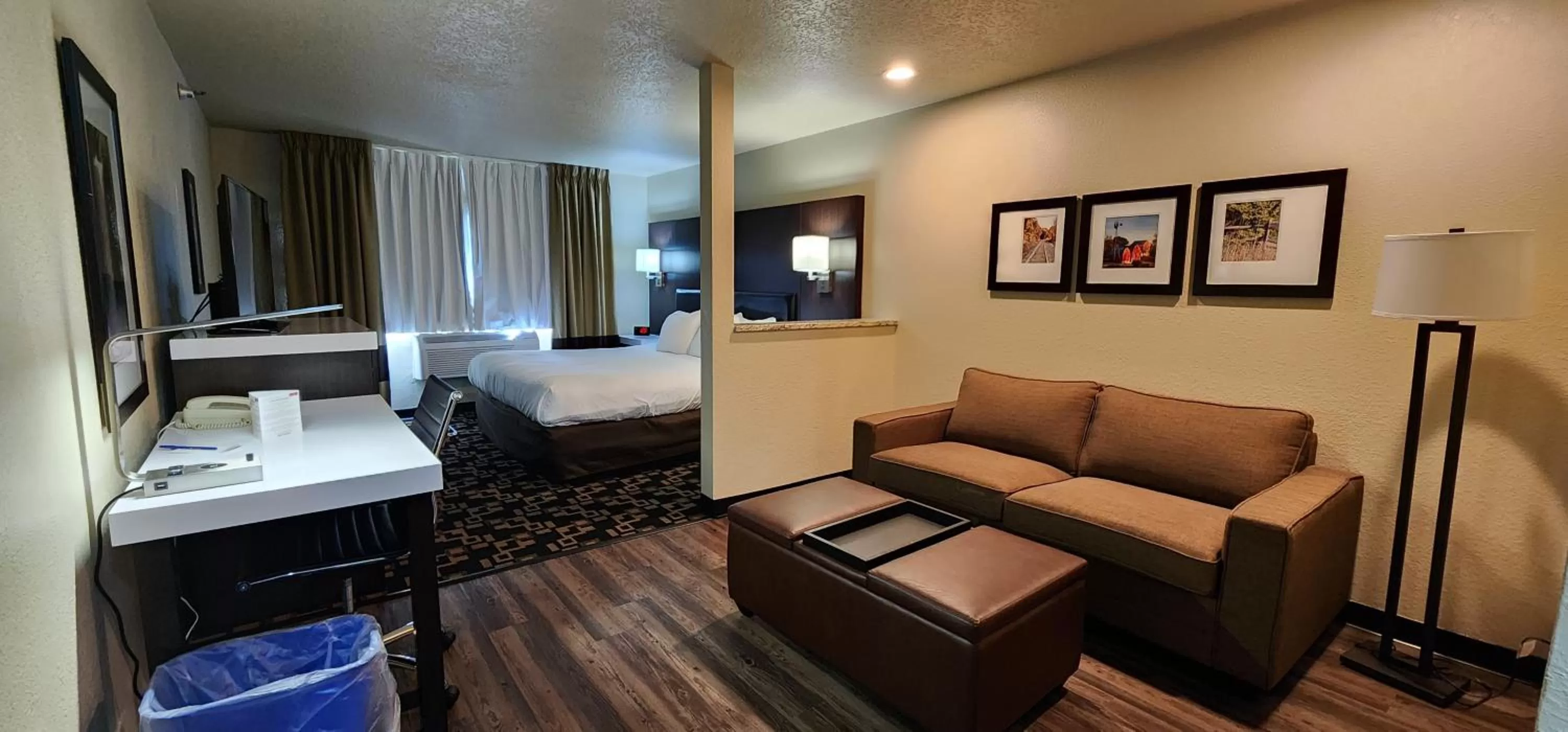 Guests, Bed in Comfort Inn & Suites Shakopee Downtown Area