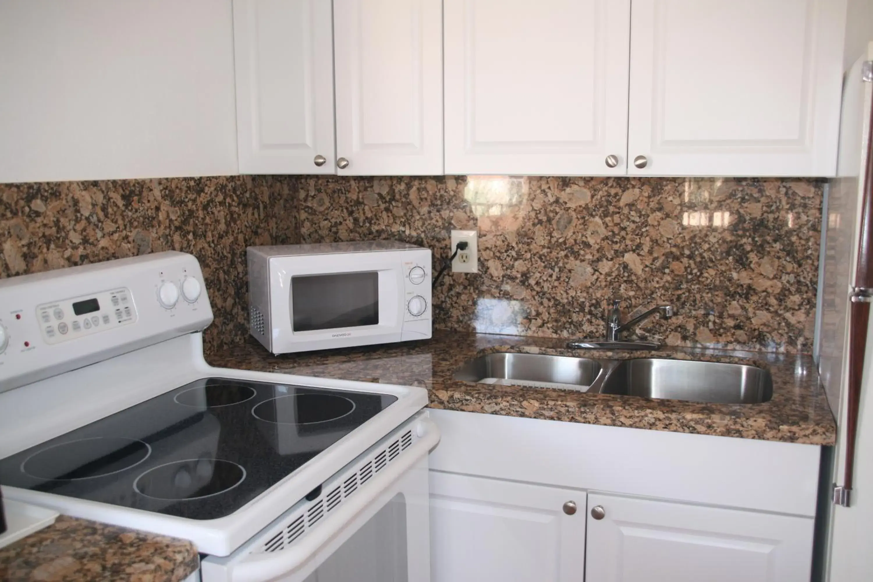 Kitchen or kitchenette, Kitchen/Kitchenette in Lago Mar Motel and Apartments