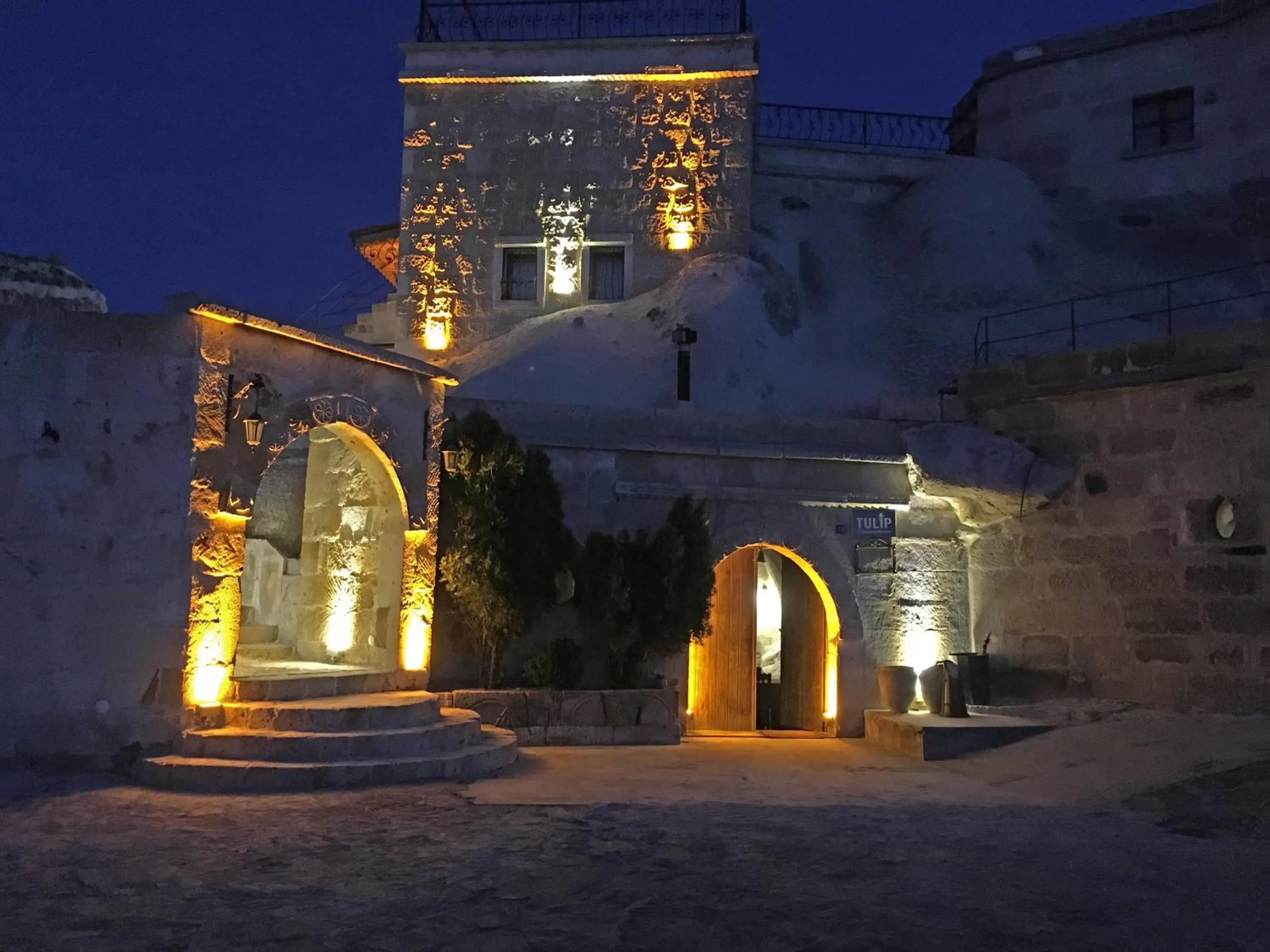Facade/entrance in Tulip Cave Suites