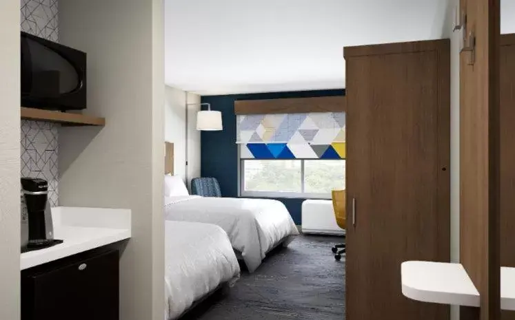 Bed in Holiday Inn Express & Suites - Hawaiian Gardens, an IHG Hotel