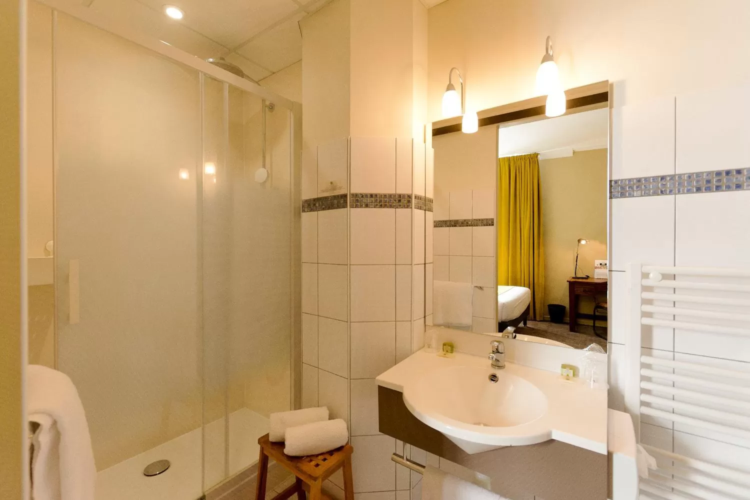 Bathroom in Logis Hôtel Le Vert Galant