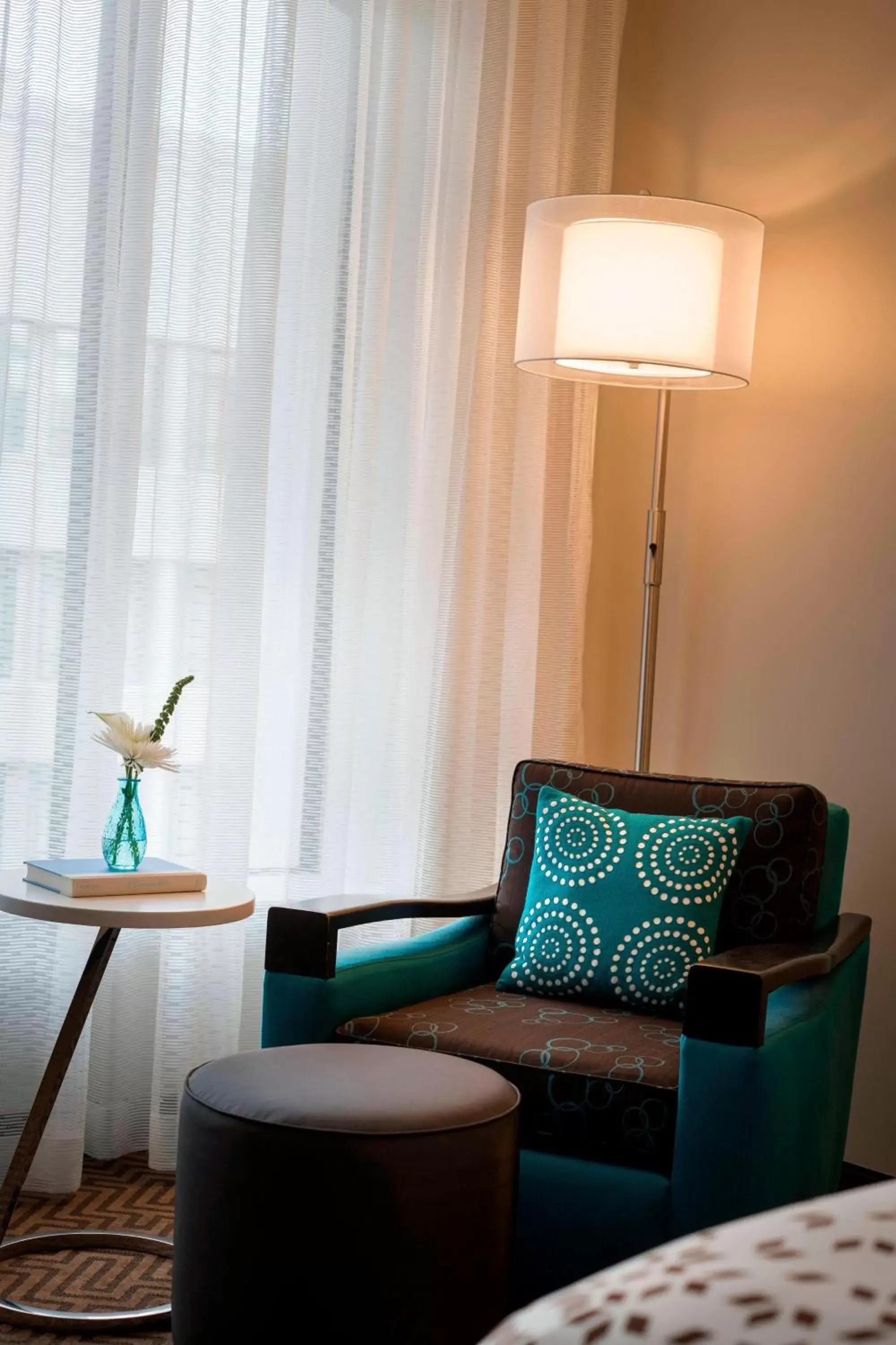 Photo of the whole room, Seating Area in Renaissance Denver Downtown City Center Hotel