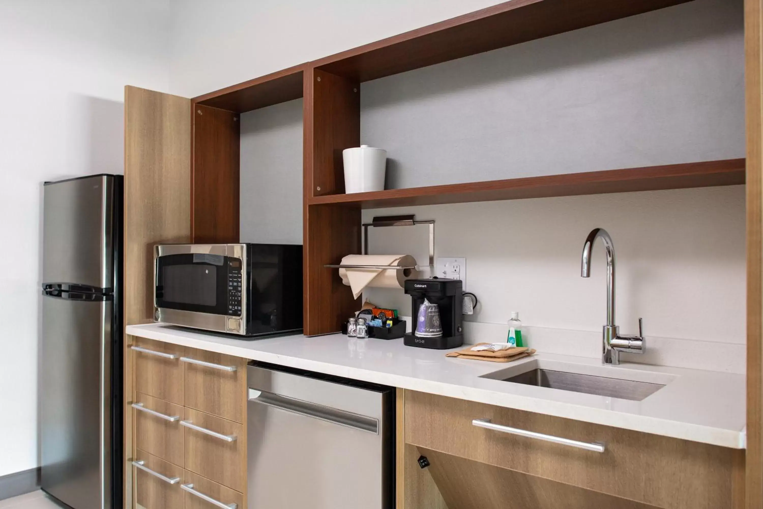 Kitchen or kitchenette, Kitchen/Kitchenette in Home2 Suites By Hilton Baton Rouge Citiplace