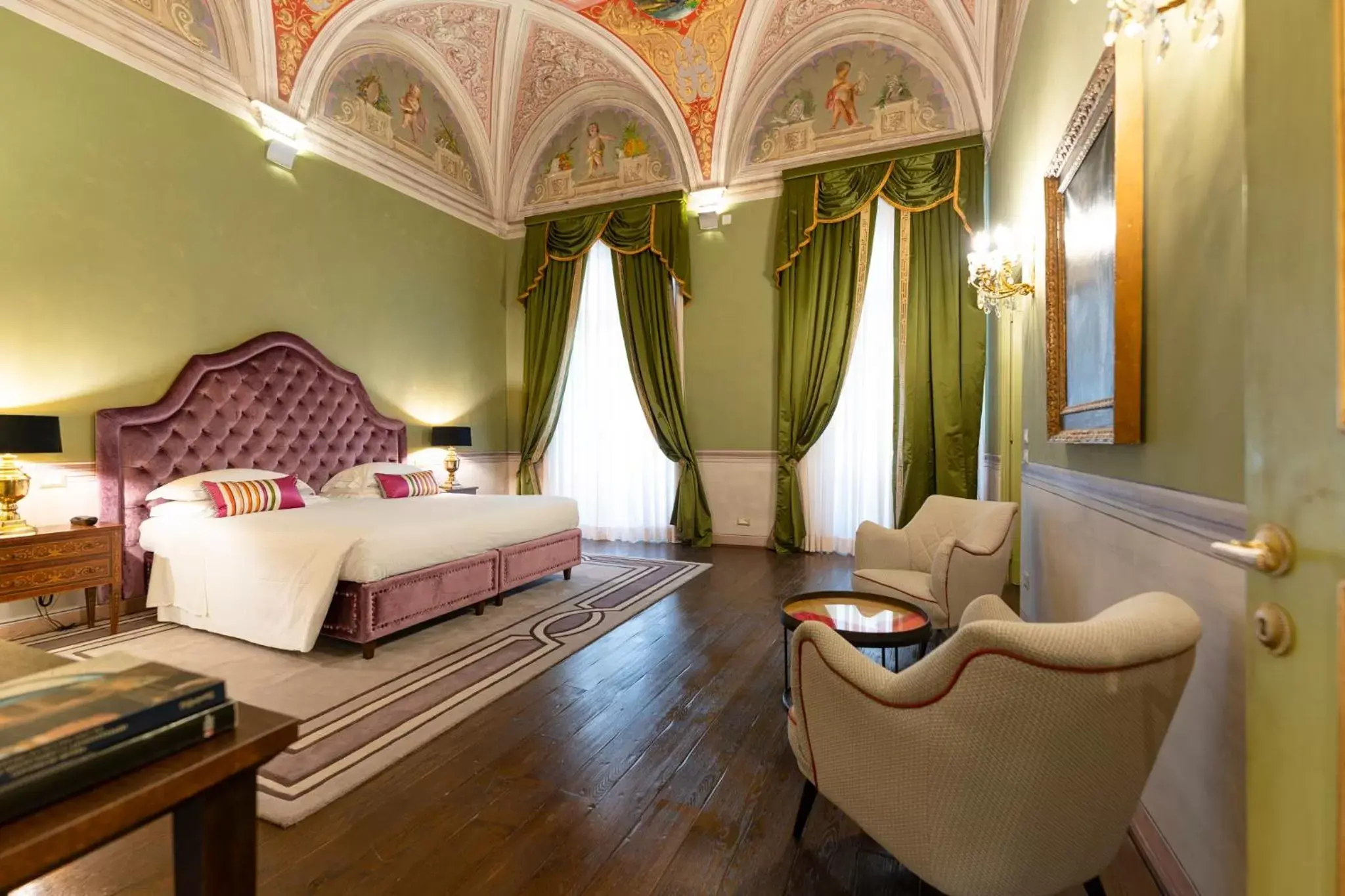 Bedroom in Grand Hotel Cavour