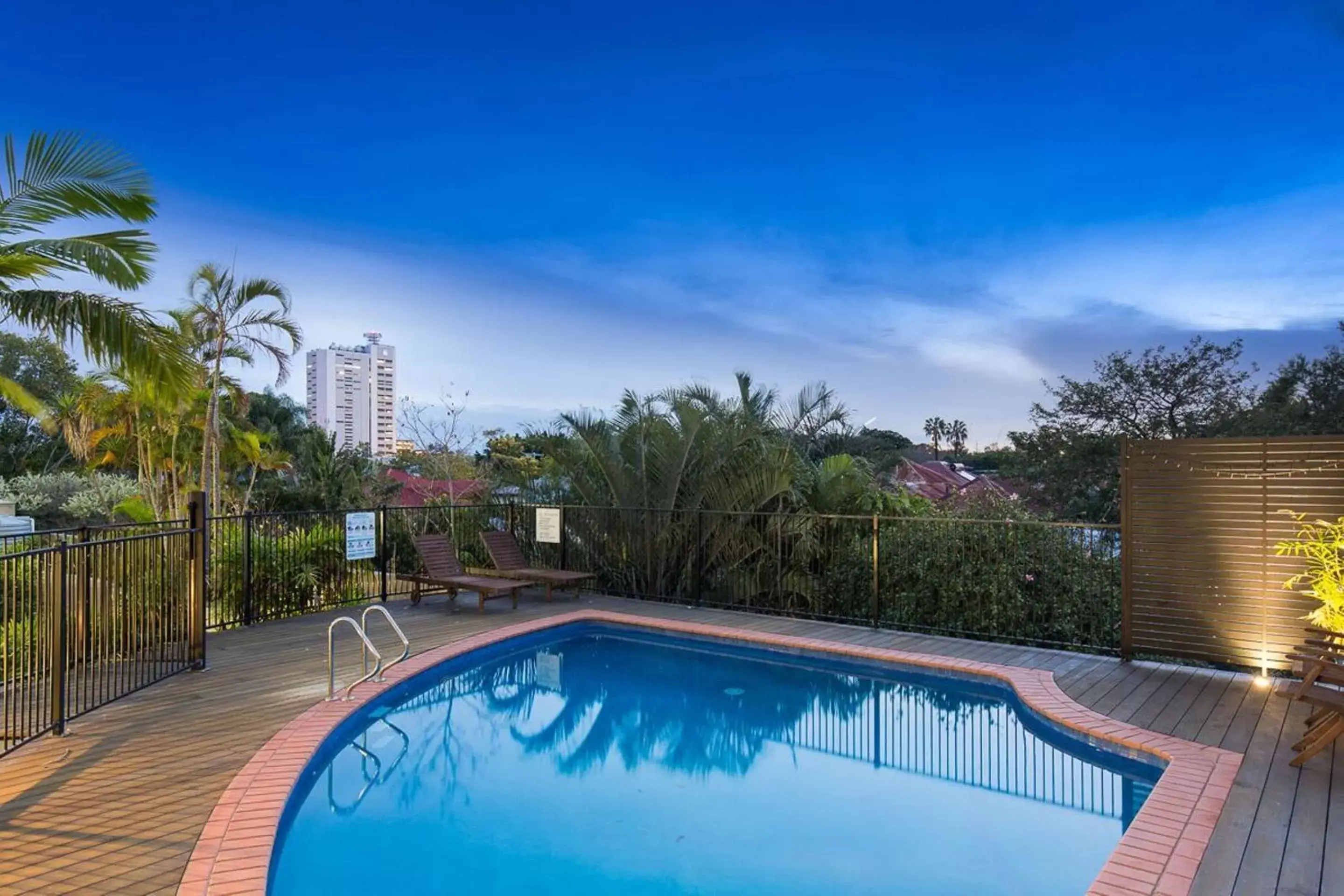 Twin Room with Balcony in The Wellington Apartment Hotel Twin Room with Balcony in The Wellington Apartment Hotel
