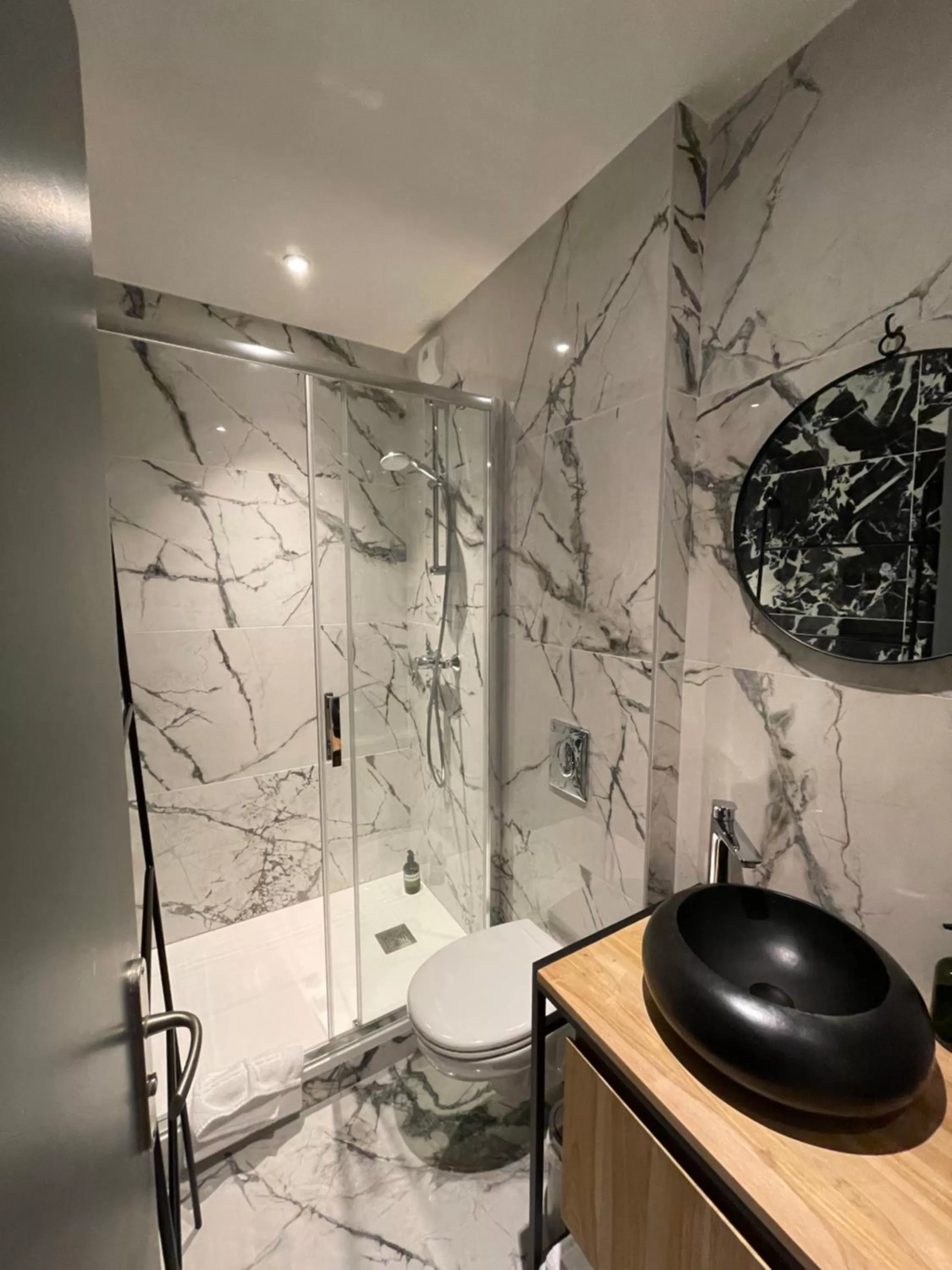 Bathroom in Urban Jungle Hôtel Orleans