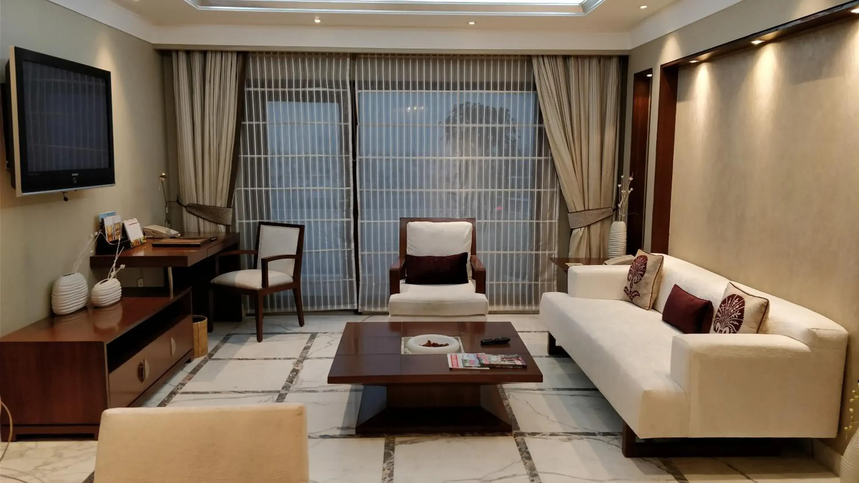 Living room, Seating Area in Jaypee Vasant Continental