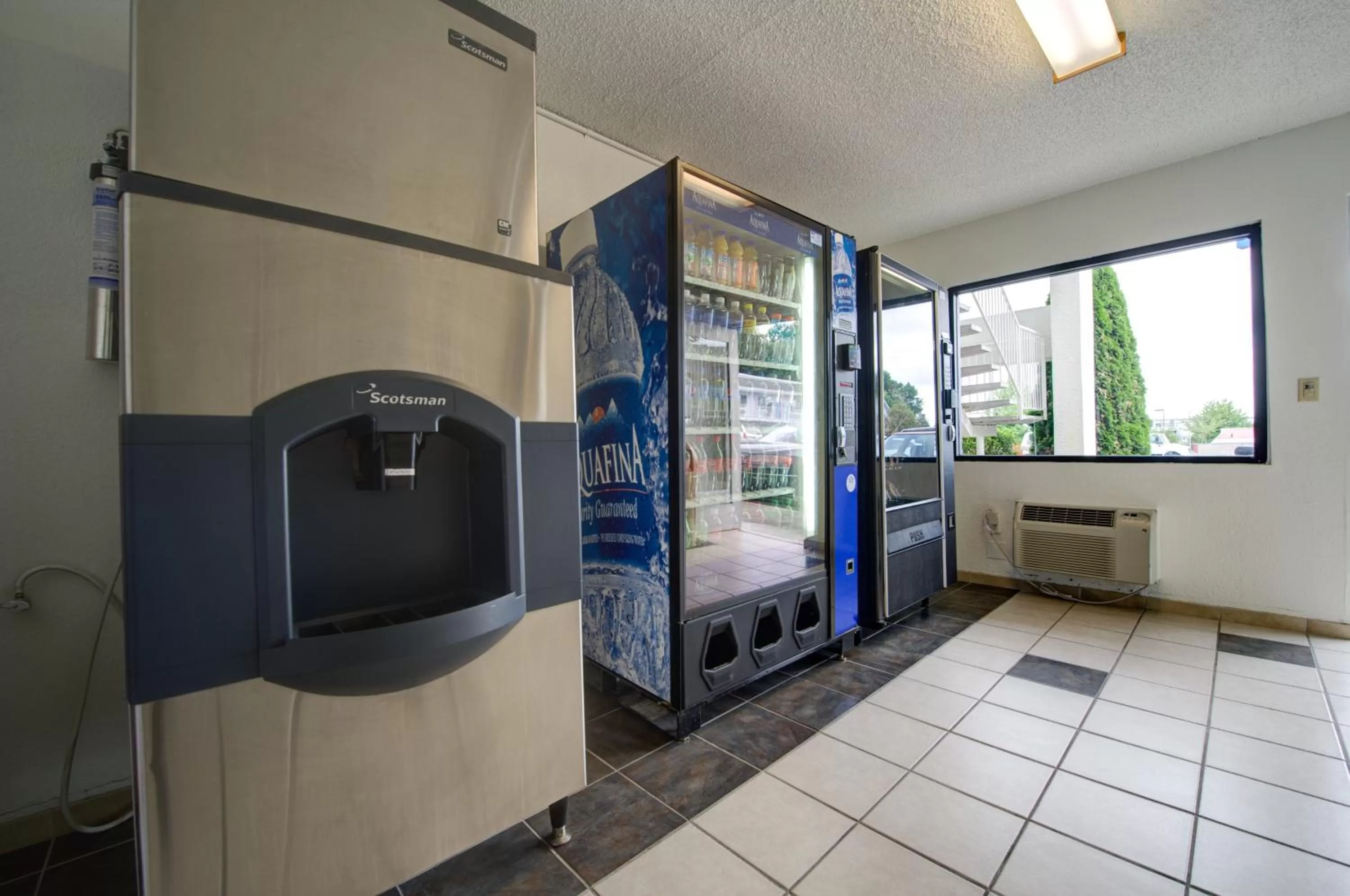 Day in Motel 6-Seattle, WA - Airport