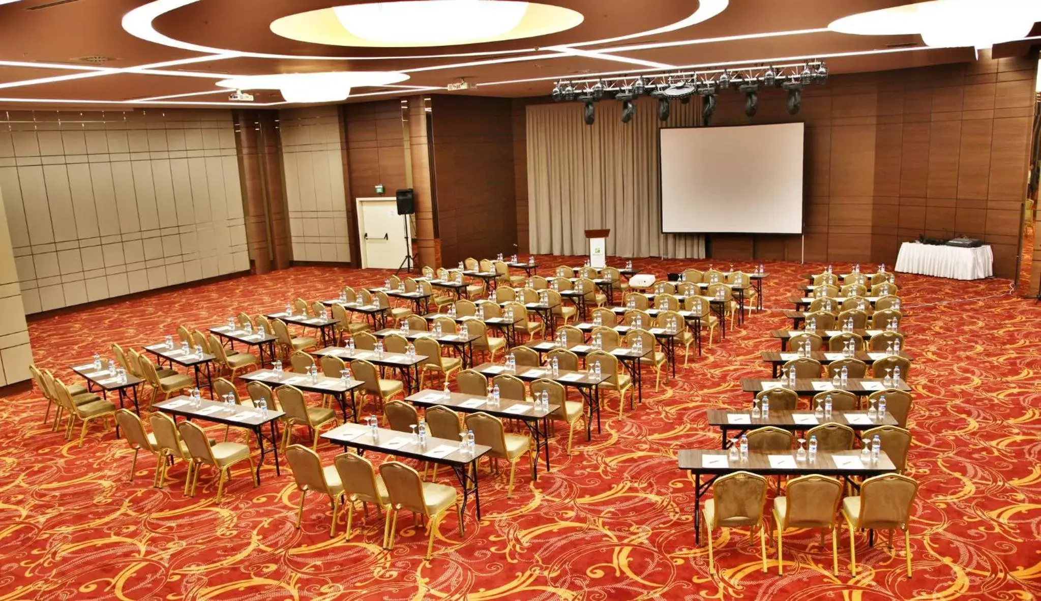 Meeting/conference room in Holiday Inn Ankara - Cukurambar, an IHG Hotel