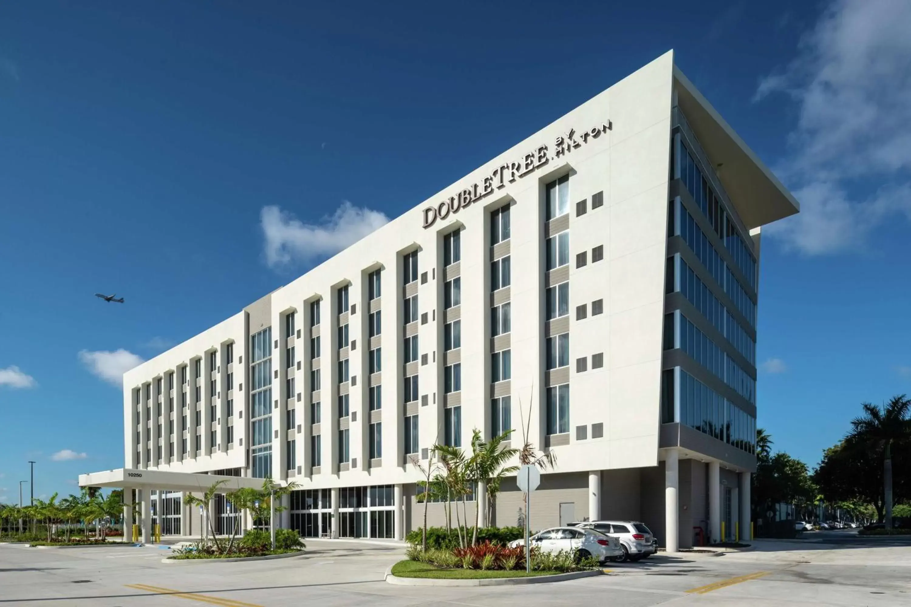 Property building in DoubleTree by Hilton Miami Doral Property building in DoubleTree by Hilton Miami Doral