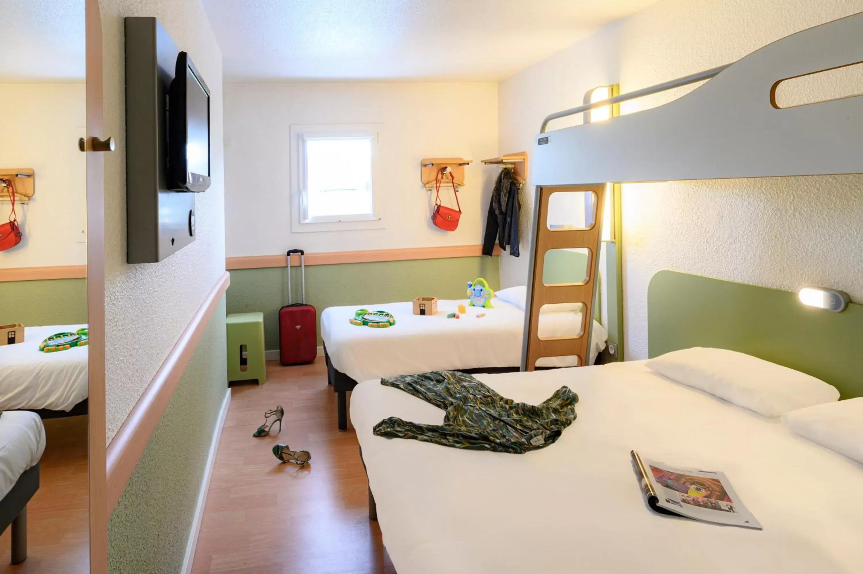Photo of the whole room, Bunk Bed in Ibis budget Saint-Étienne stade