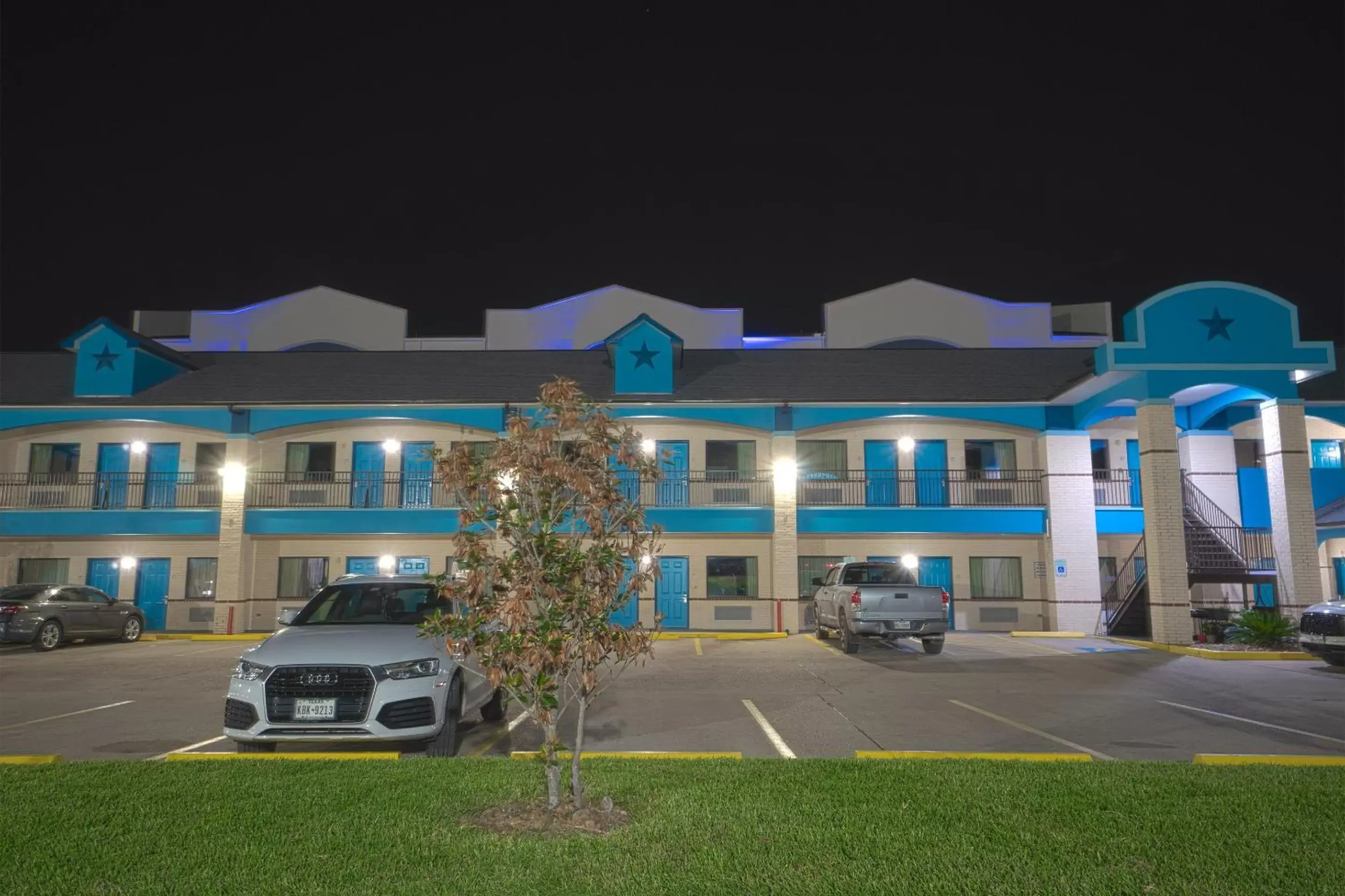 Parking, Property Building in Hotel Bliss Kemah Boardwalk by OYO