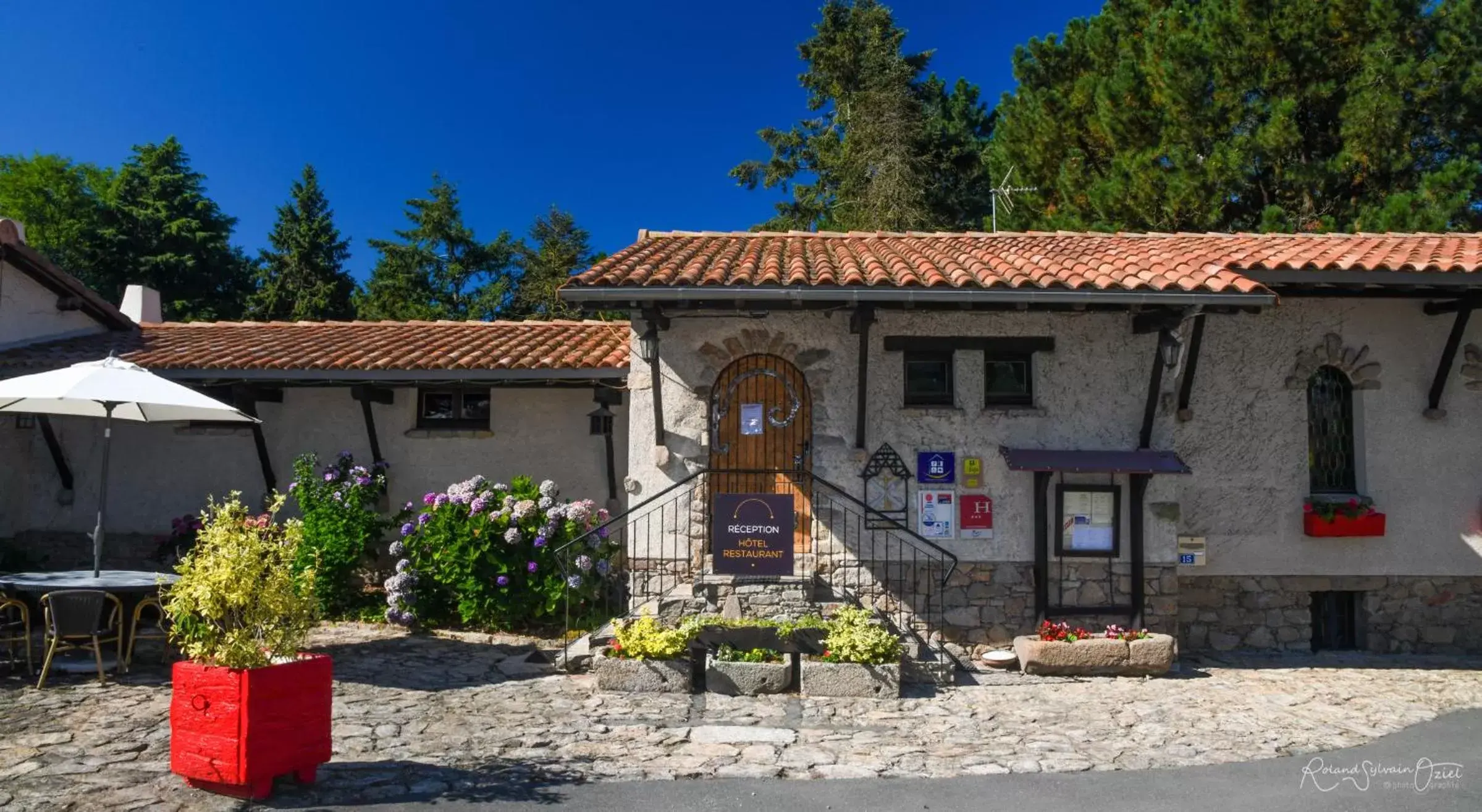 Facade/entrance, Property Building in La Chaumière