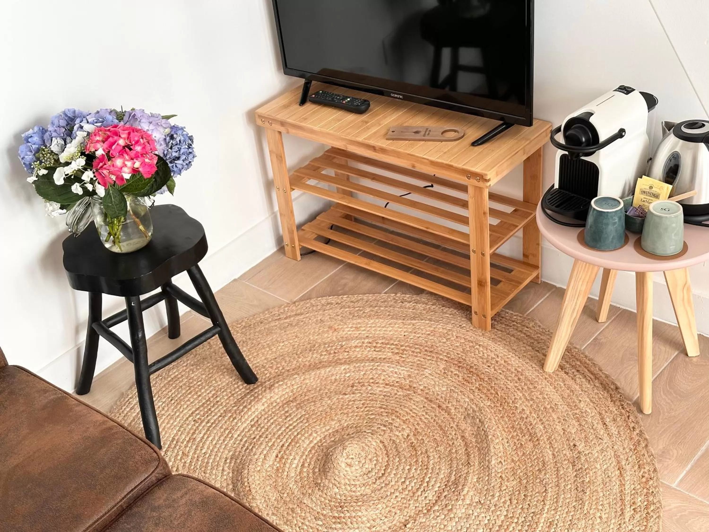 TV/Entertainment Center in Les Turquoises Étretat - L'Hôtel-Boutique