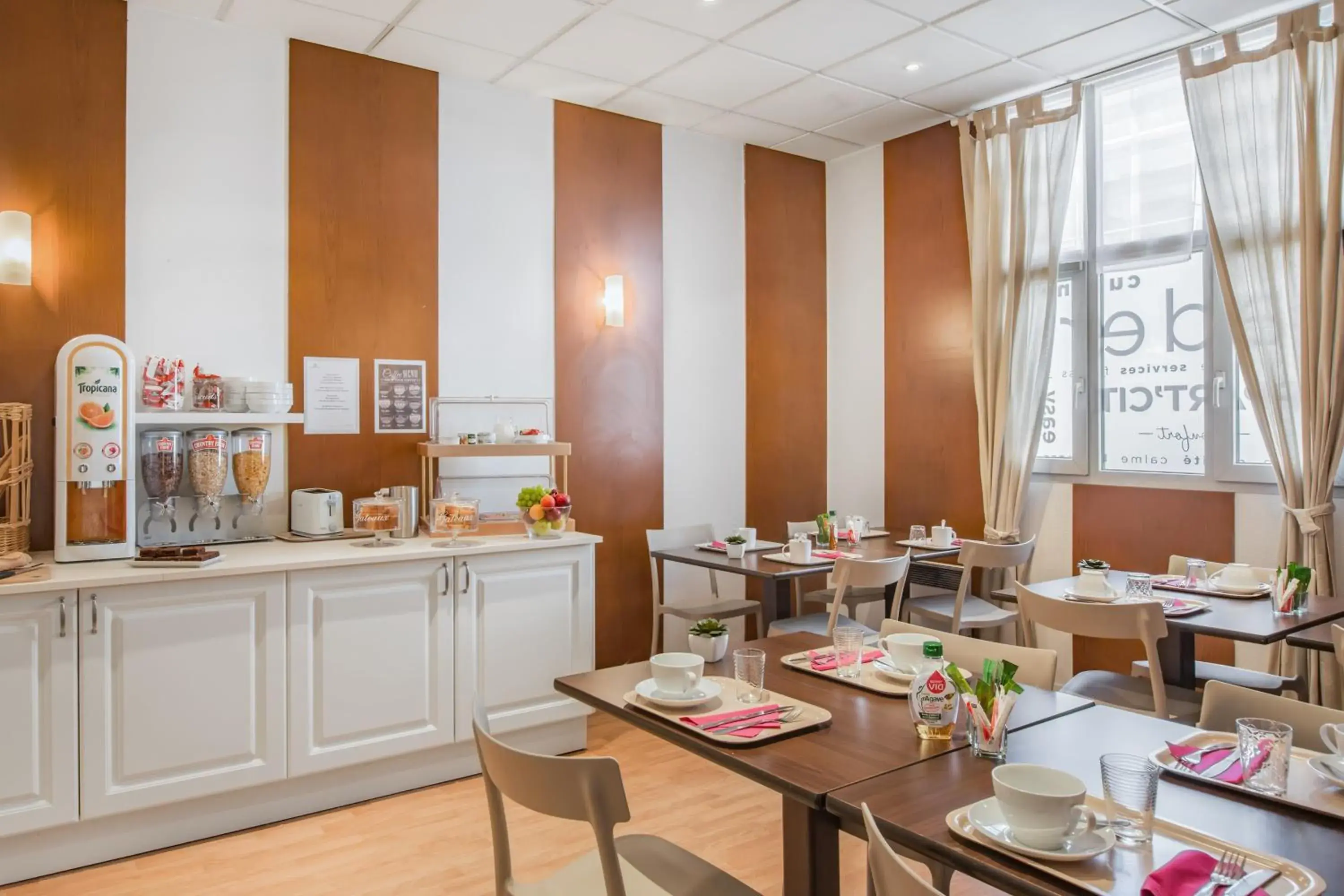 Buffet breakfast, Restaurant/Places to Eat in Appart'City Blois