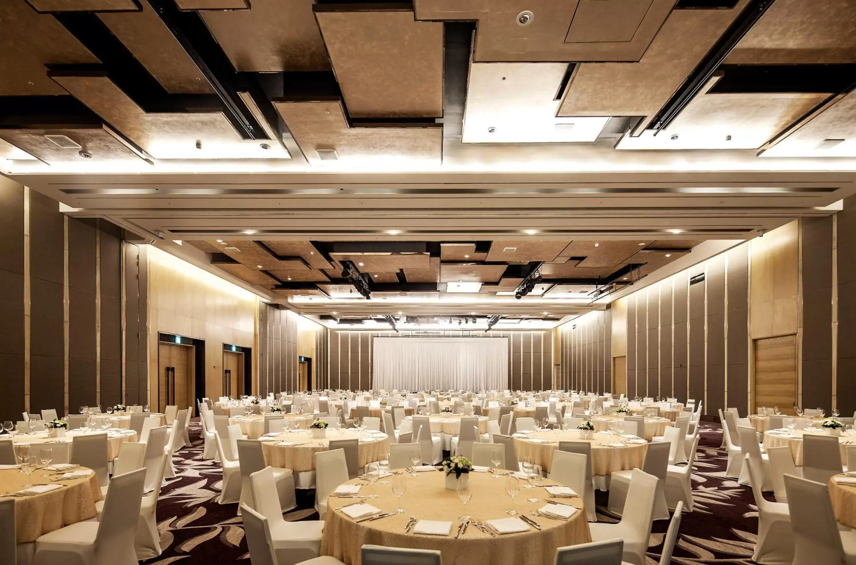 Meeting/conference room, Banquet Facilities in Lotte Hotel Hanoi