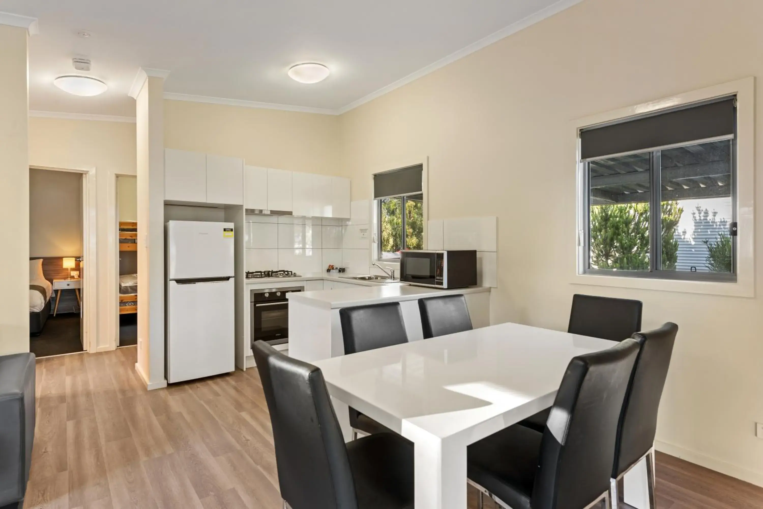 Kitchen or kitchenette, Dining Area in Discovery Parks - Lake Bonney