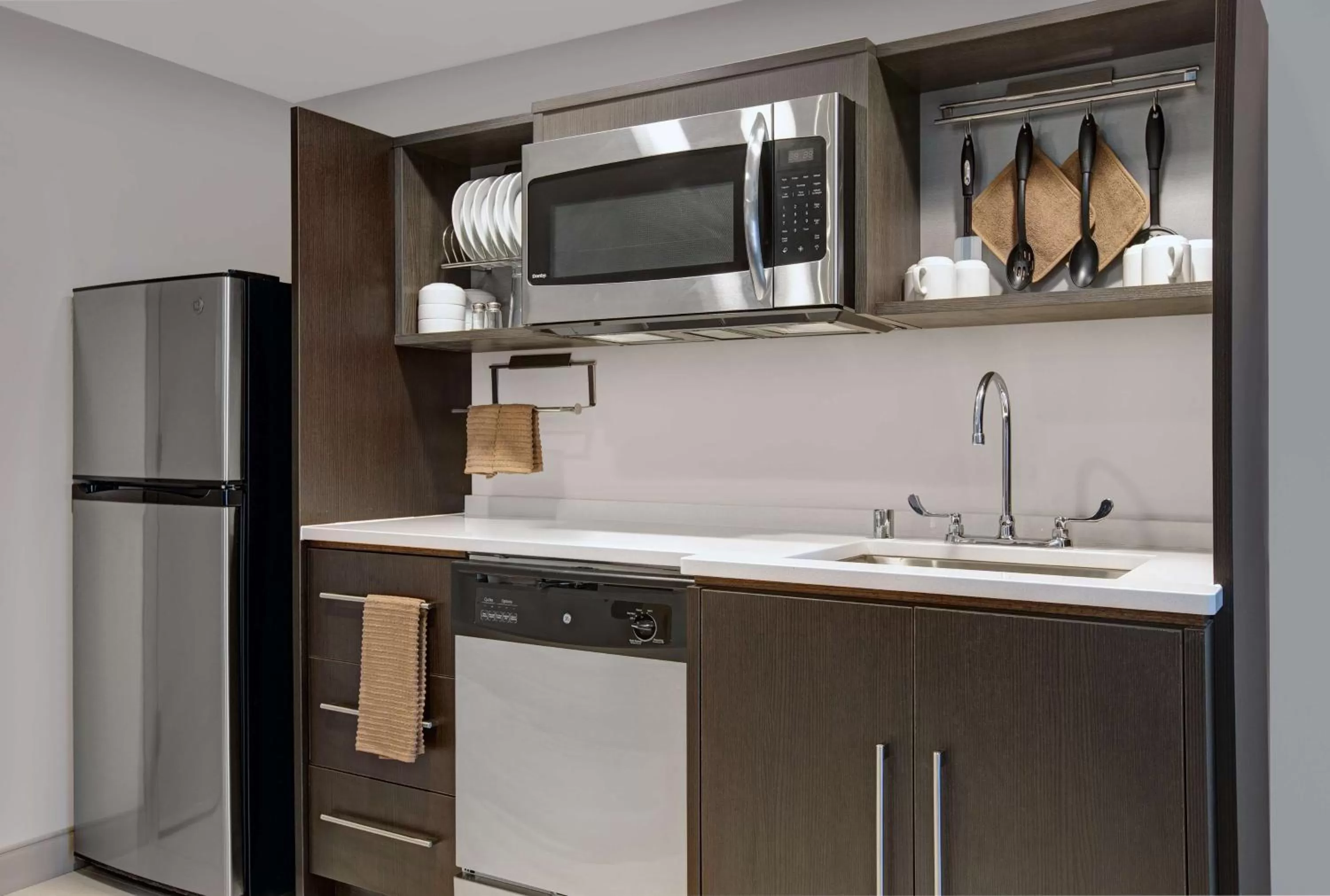 Kitchen or kitchenette in Home2 Suites By Hilton Milwaukee Downtown