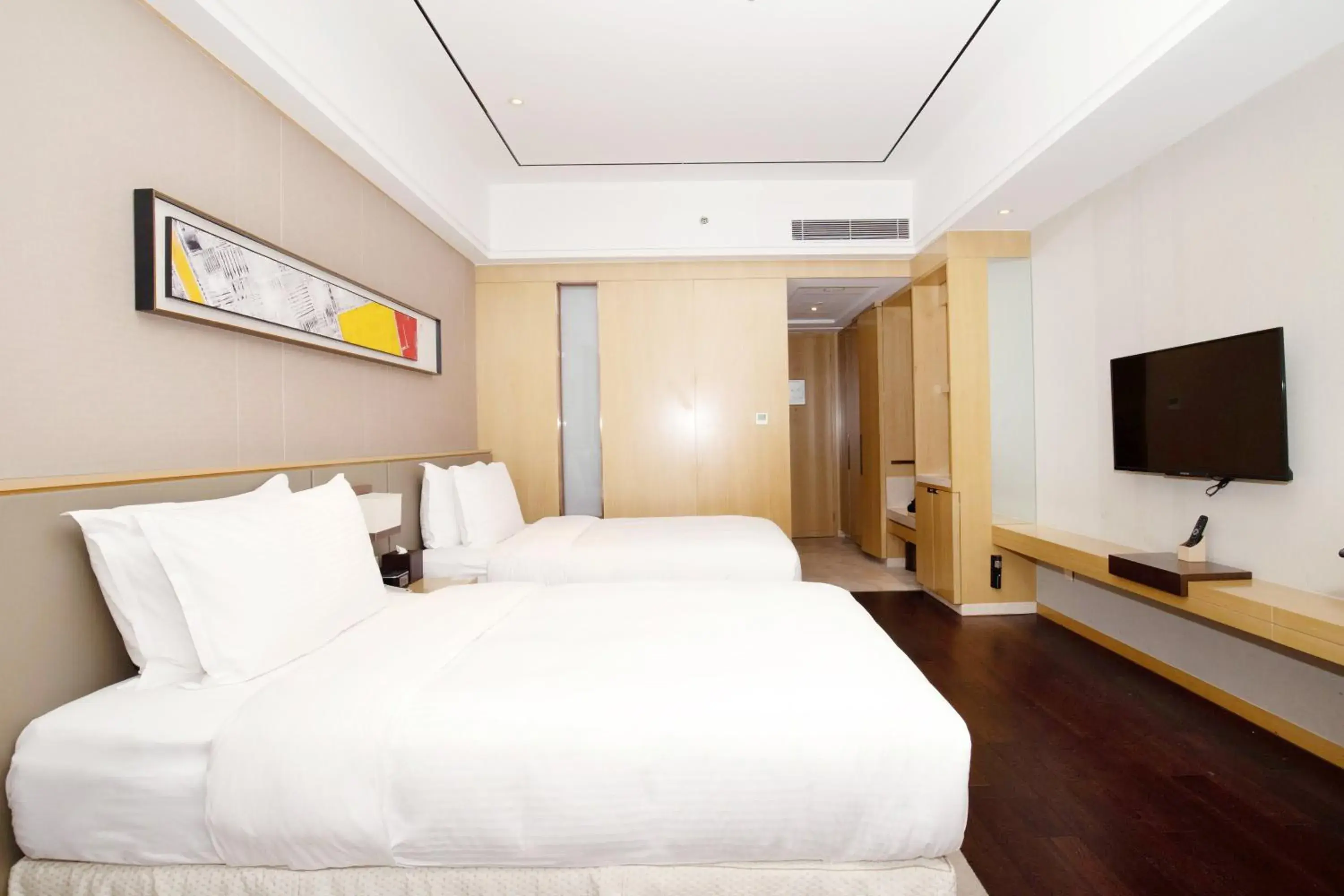 Photo of the whole room, Bed in Crowne Plaza Hefei Rongqiao, an IHG Hotel