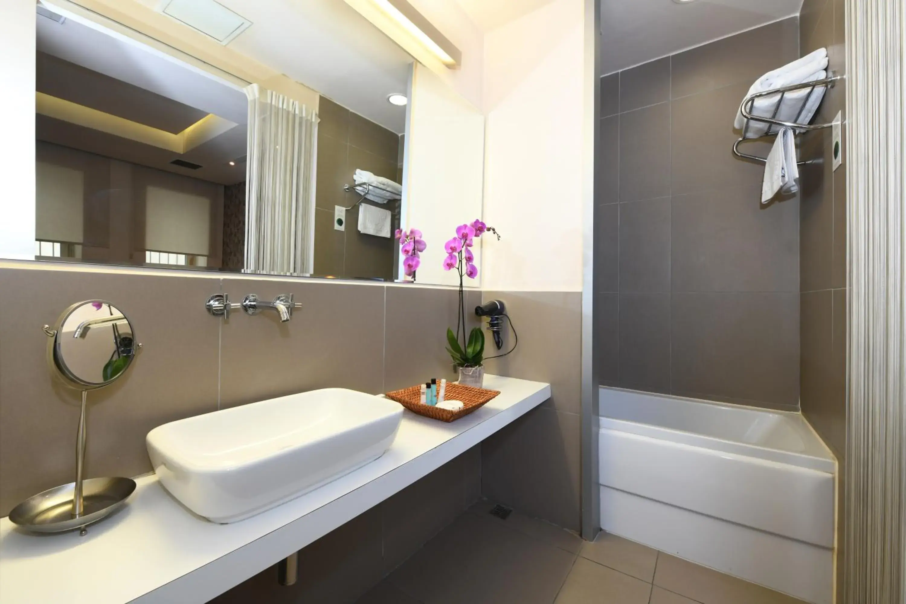 Bathroom in Ansen Hotel and Suites
