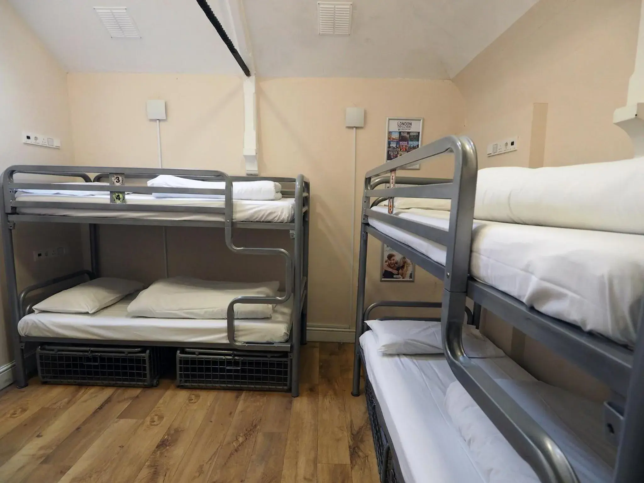 Bed in 4-Bed Mixed Dormitory Room with Shared Bathroom in St Christopher's Edinburgh Original