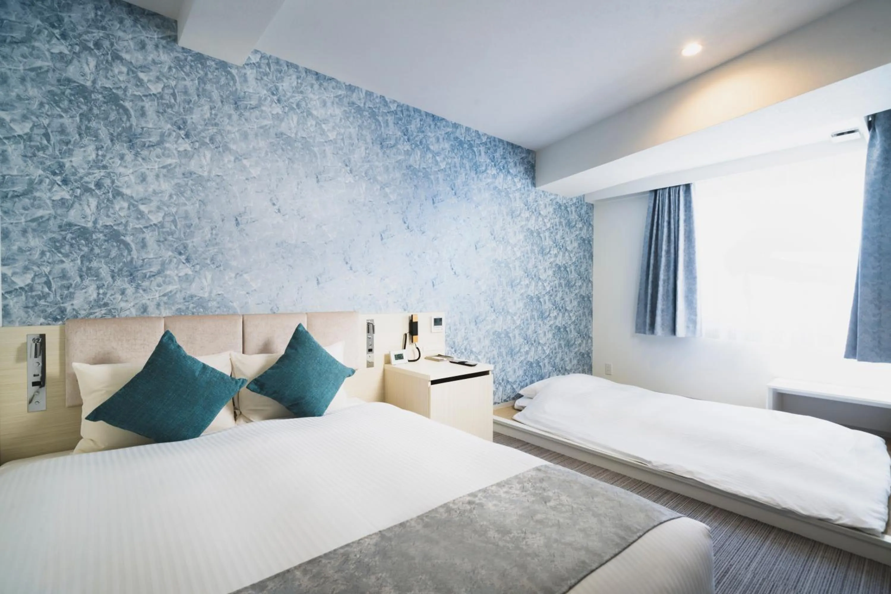 Photo of the whole room, Bed in Rembrandt Style Naha