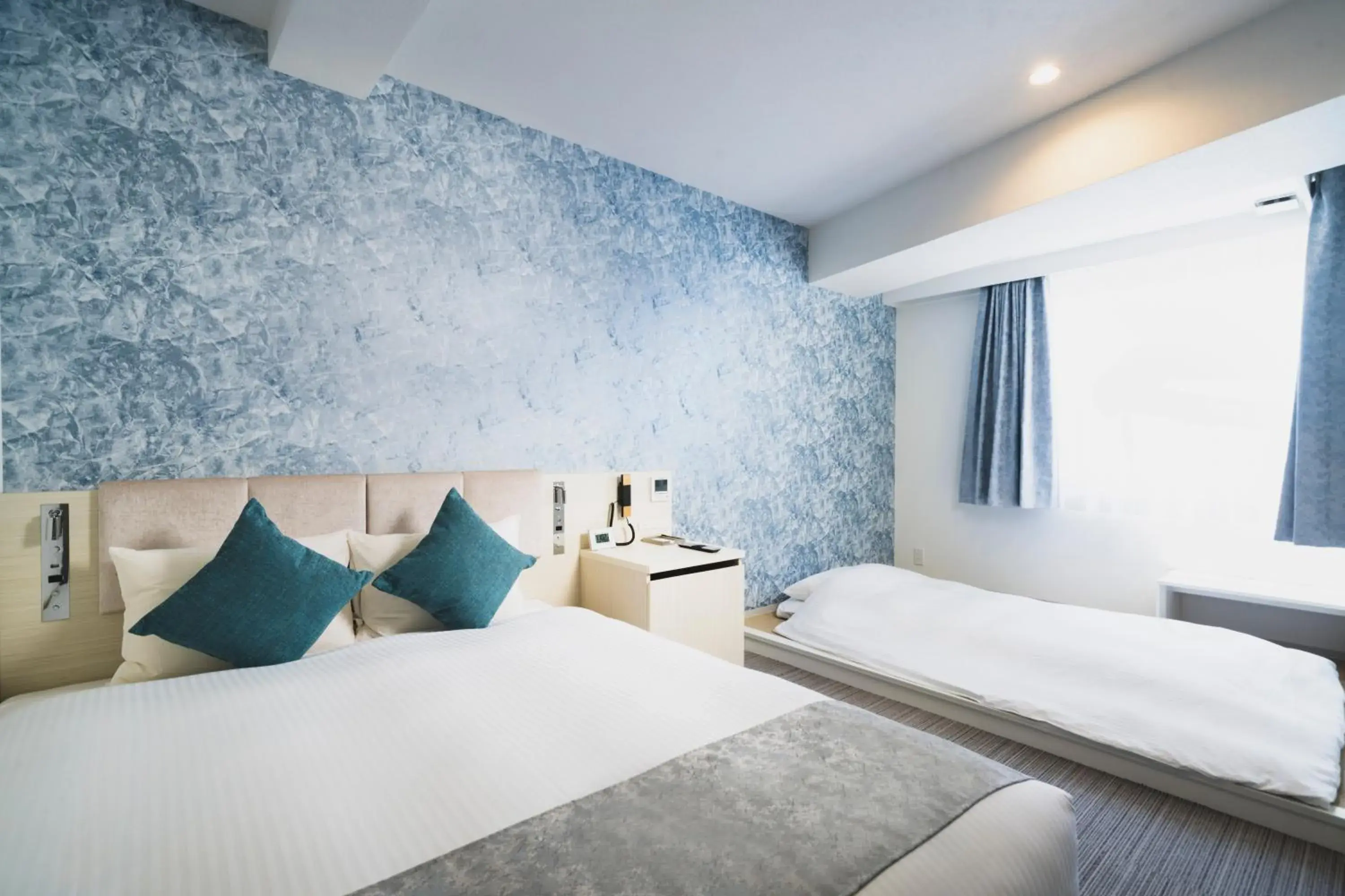 Photo of the whole room, Bed in Rembrandt Style Naha Photo of the whole room, Bed in Rembrandt Style Naha