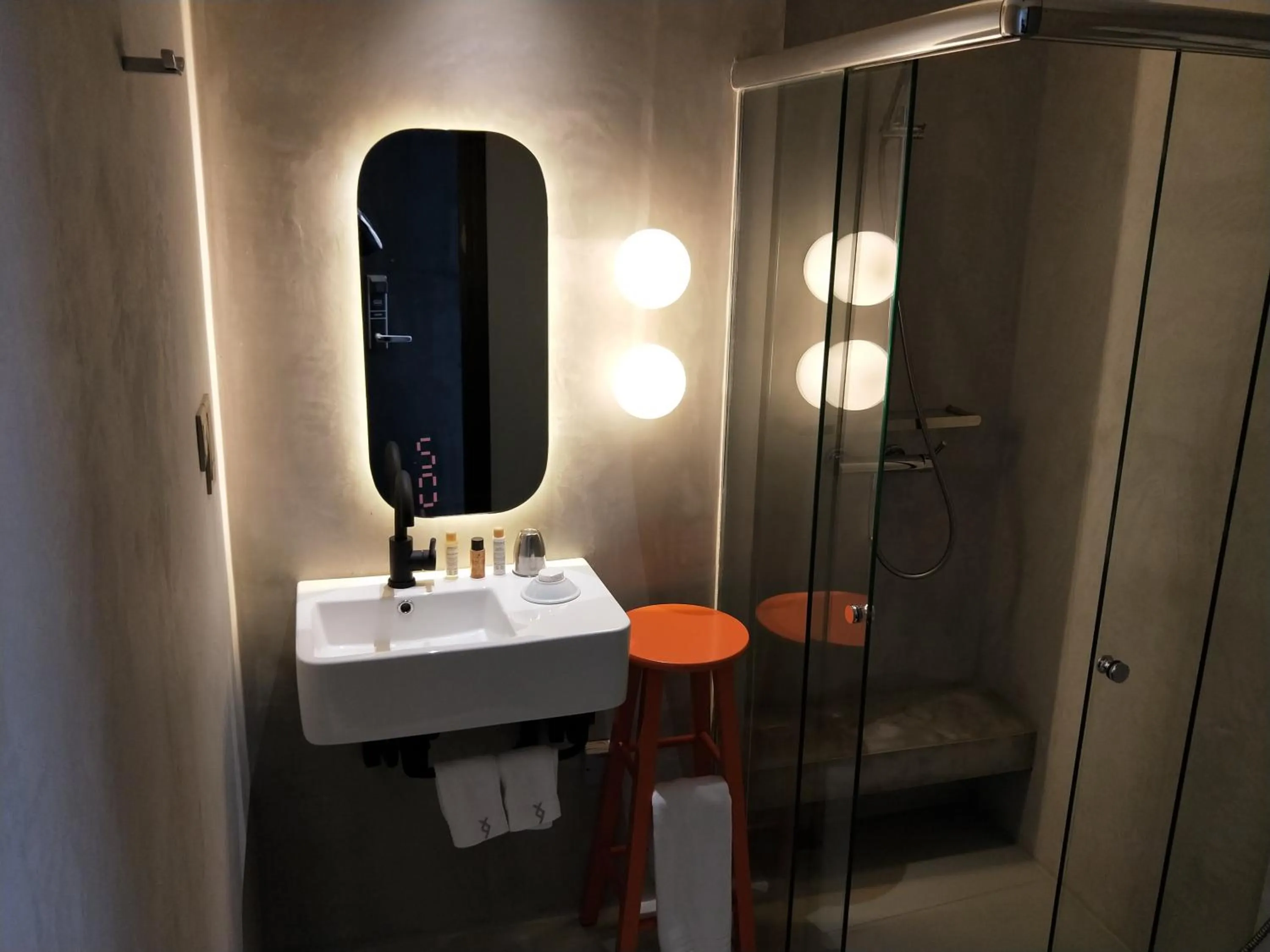 Bathroom in Hi Hotel