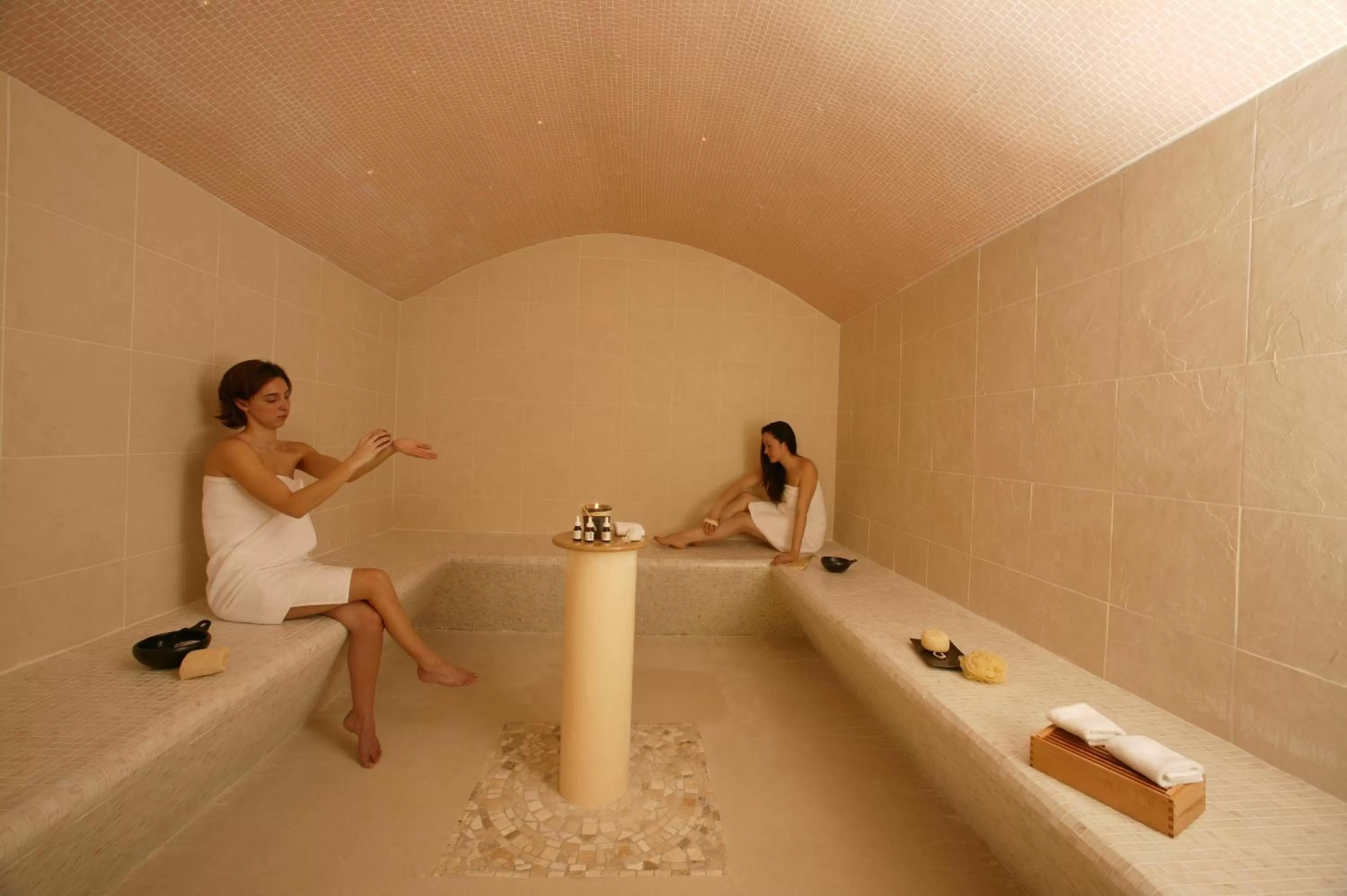 Steam room, Bathroom in Les Domaines de Saint Endreol Golf & Spa Resort