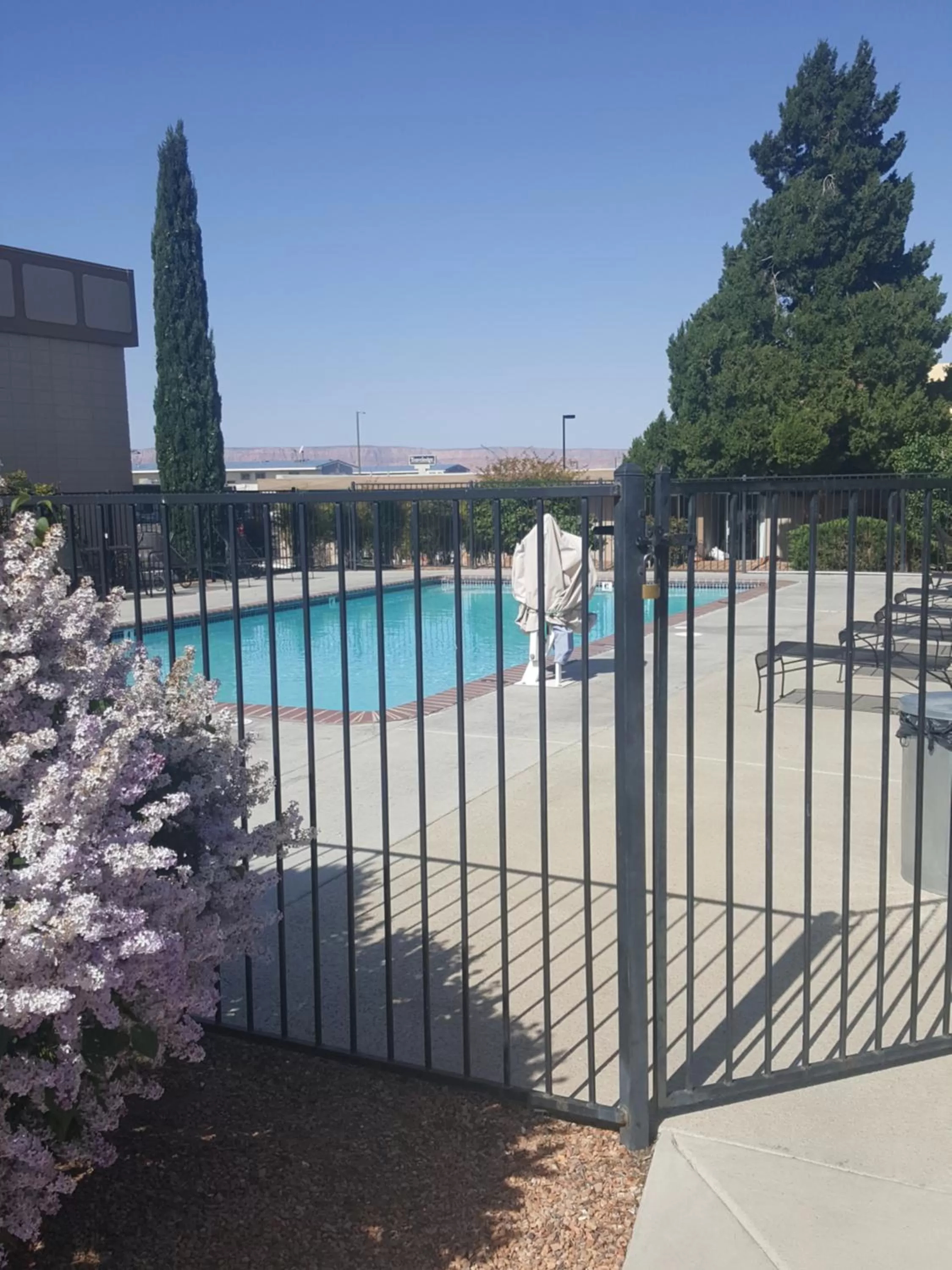 Swimming pool in Lake Powell Canyon Inn