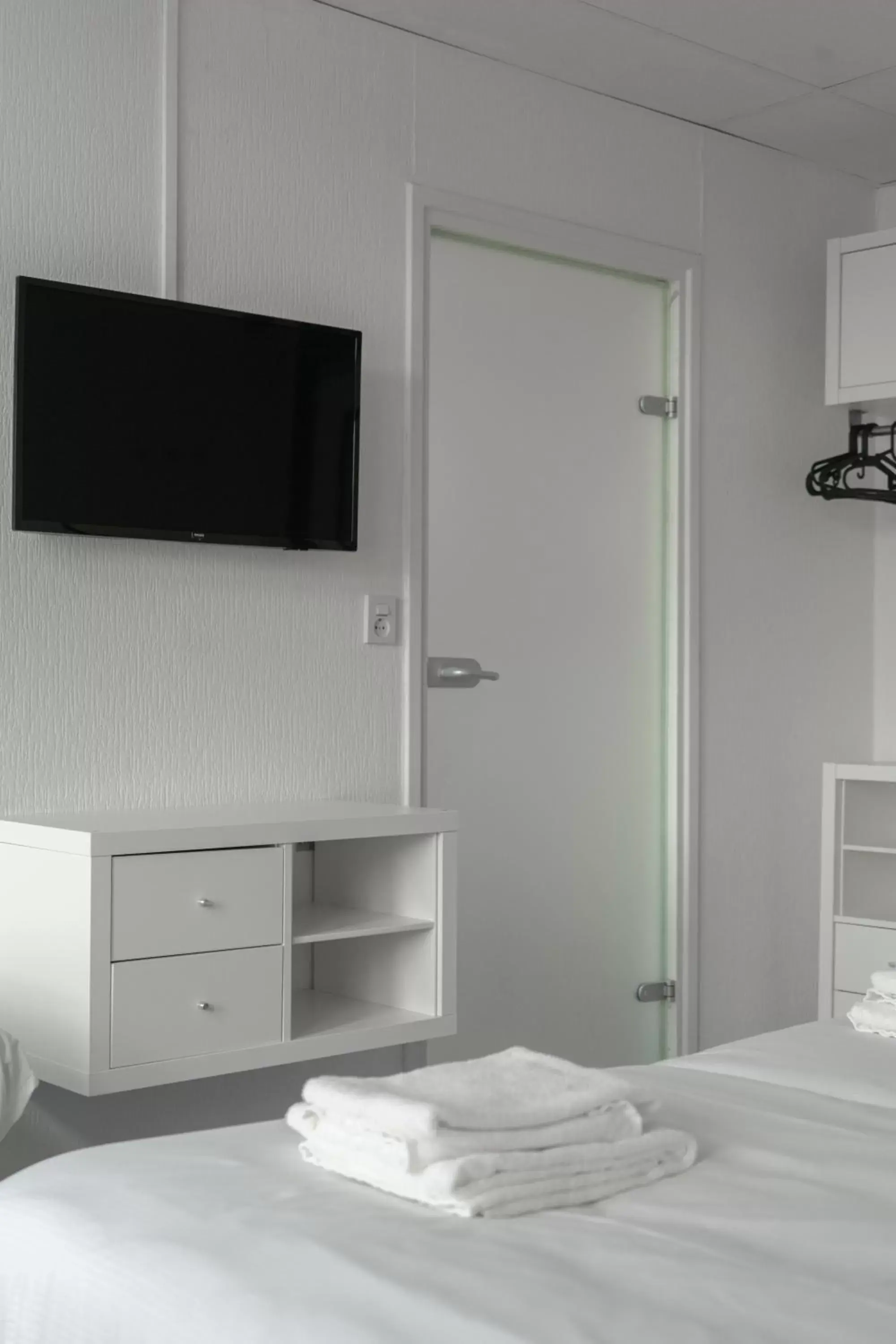 Bedroom, TV/Entertainment Center in Hotel de la Bourse