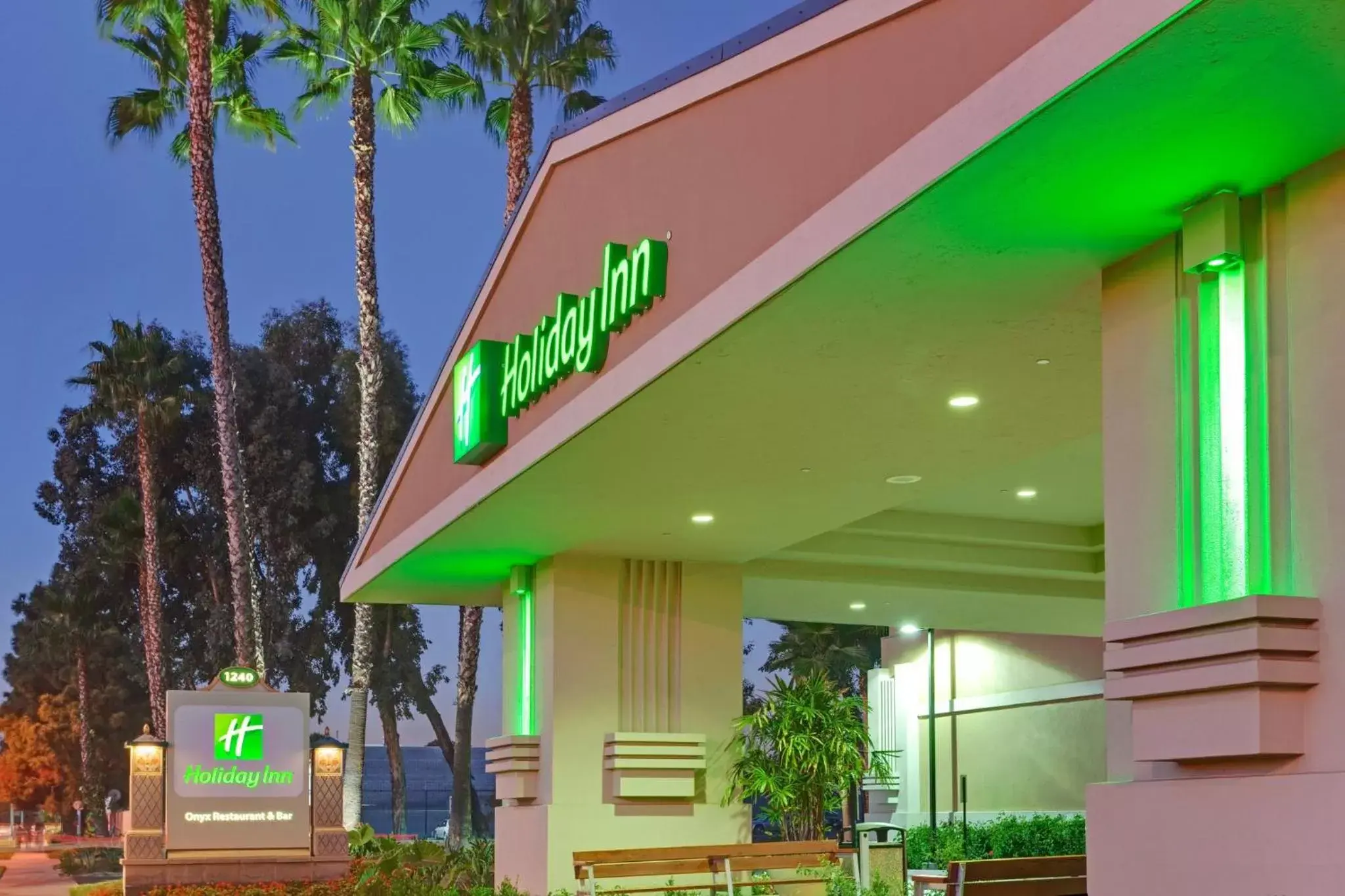Property Building in Holiday Inn Hotel & Suites Anaheim, an IHG Hotel