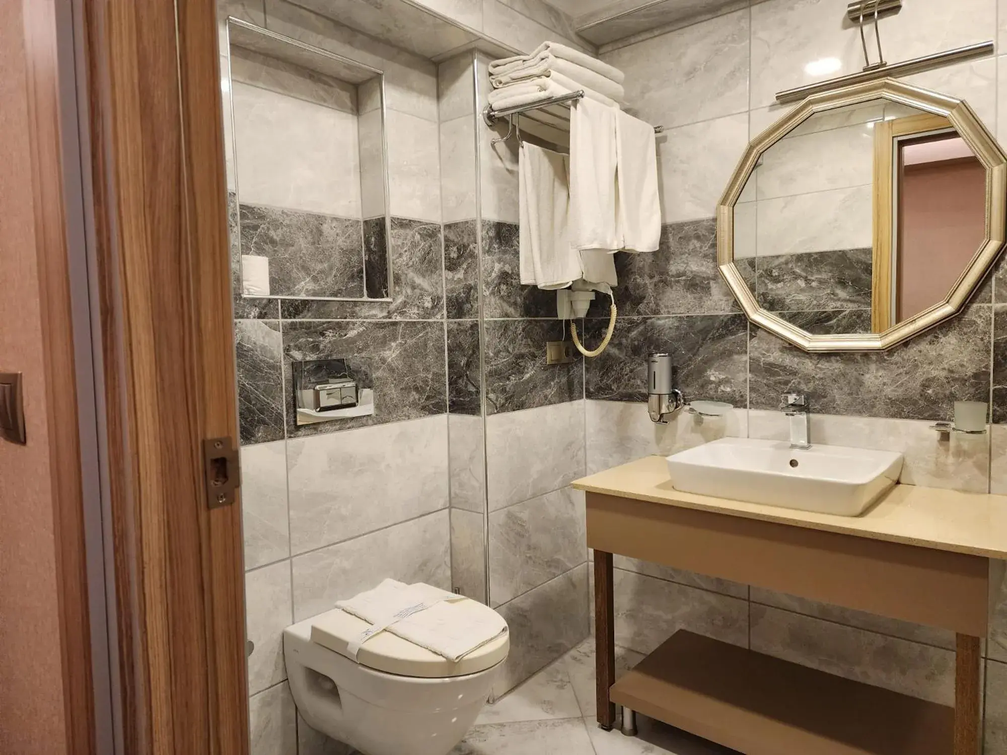 Bathroom in Nanda Hotel