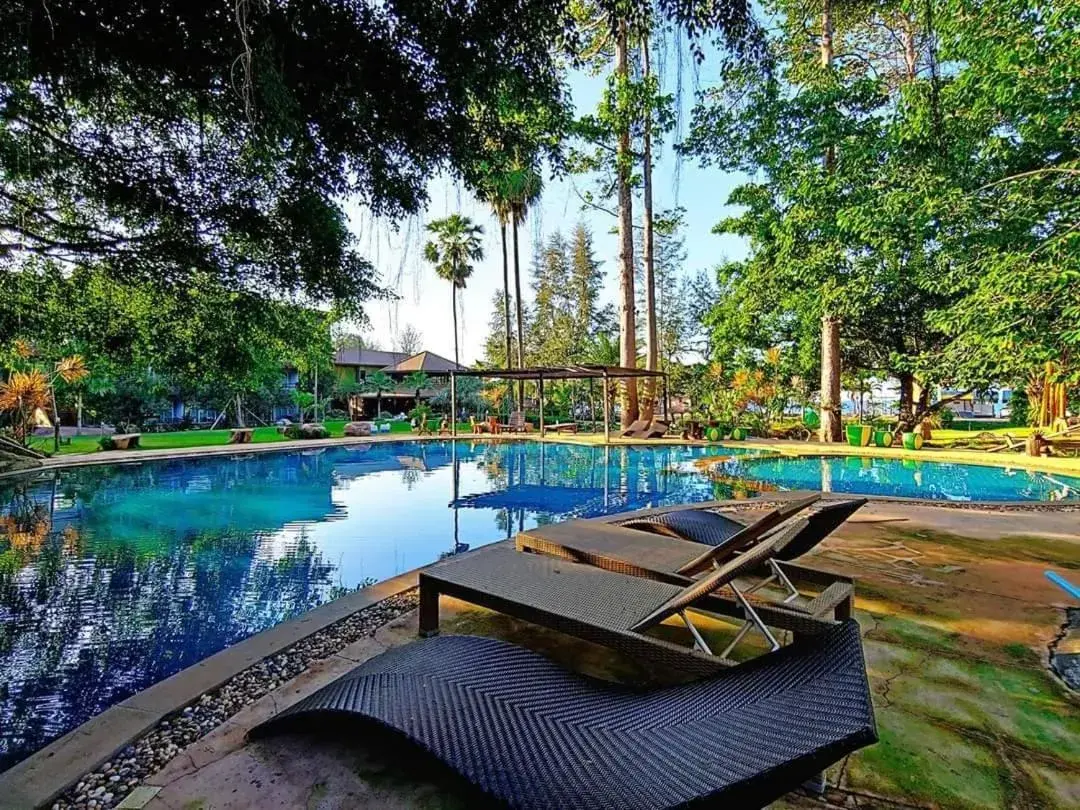 Swimming Pool in Blues River Resort