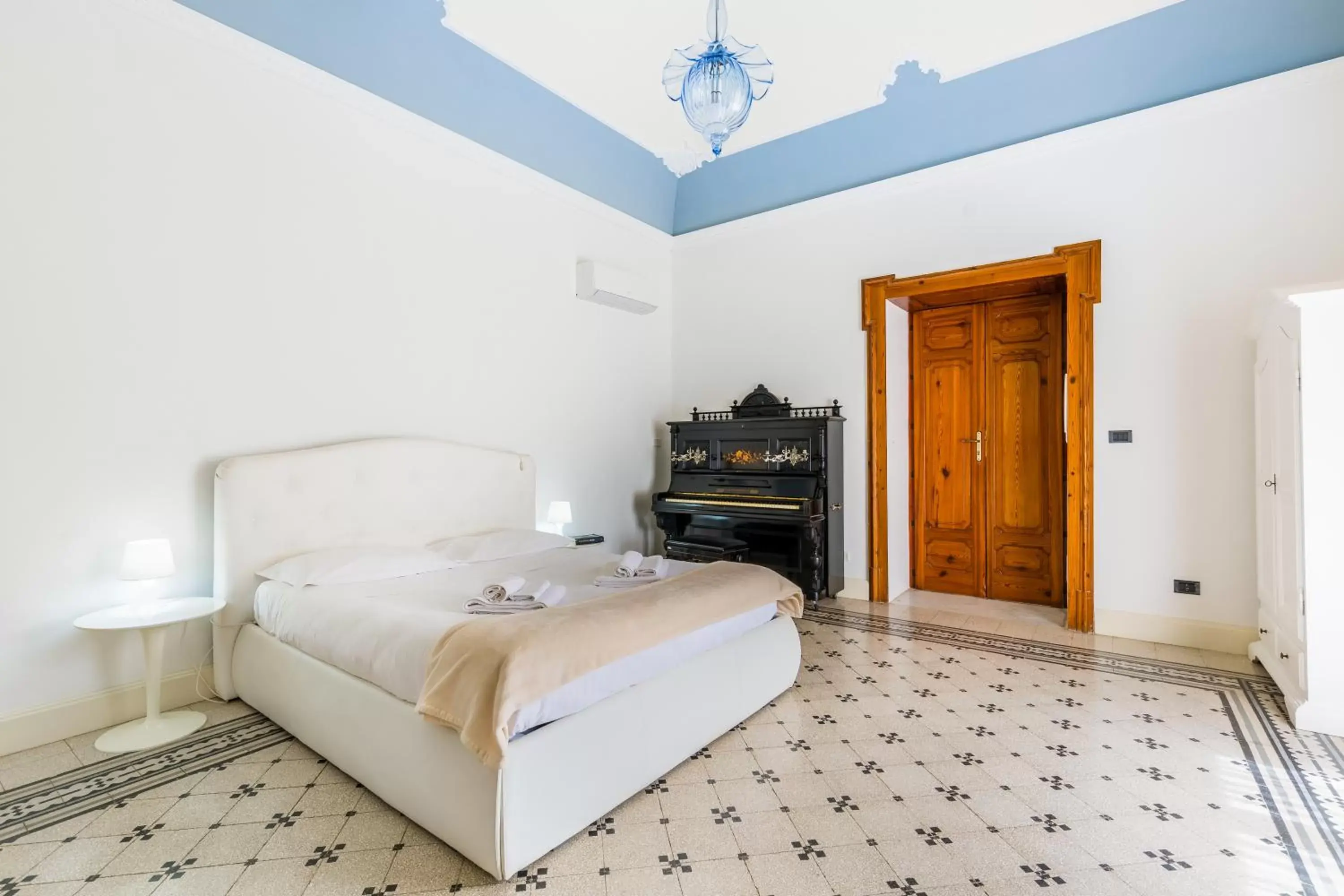 Bedroom, Bed in Palazzo Montalbano