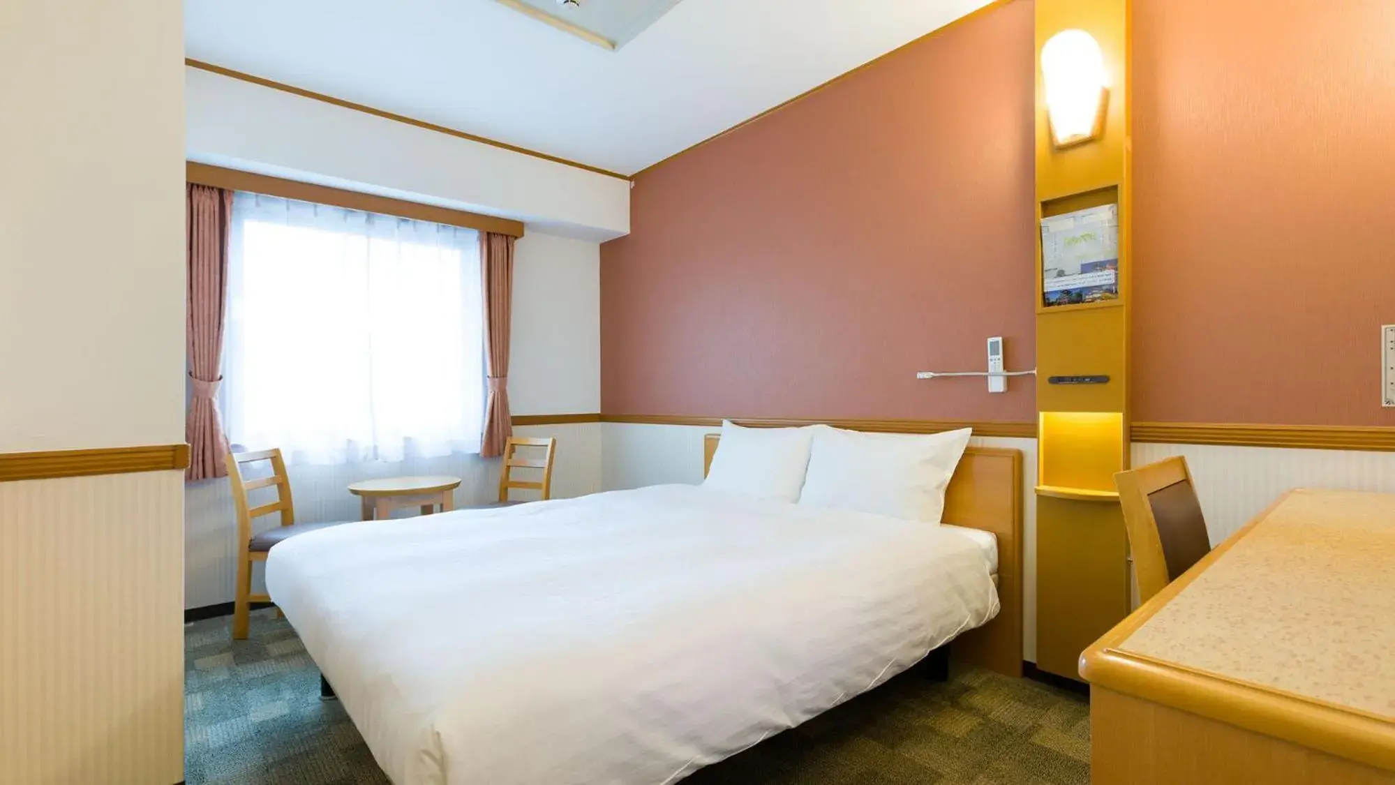 Bedroom, Bed in Toyoko Inn Tokyo Shinagawa Aomono-yokocho-eki