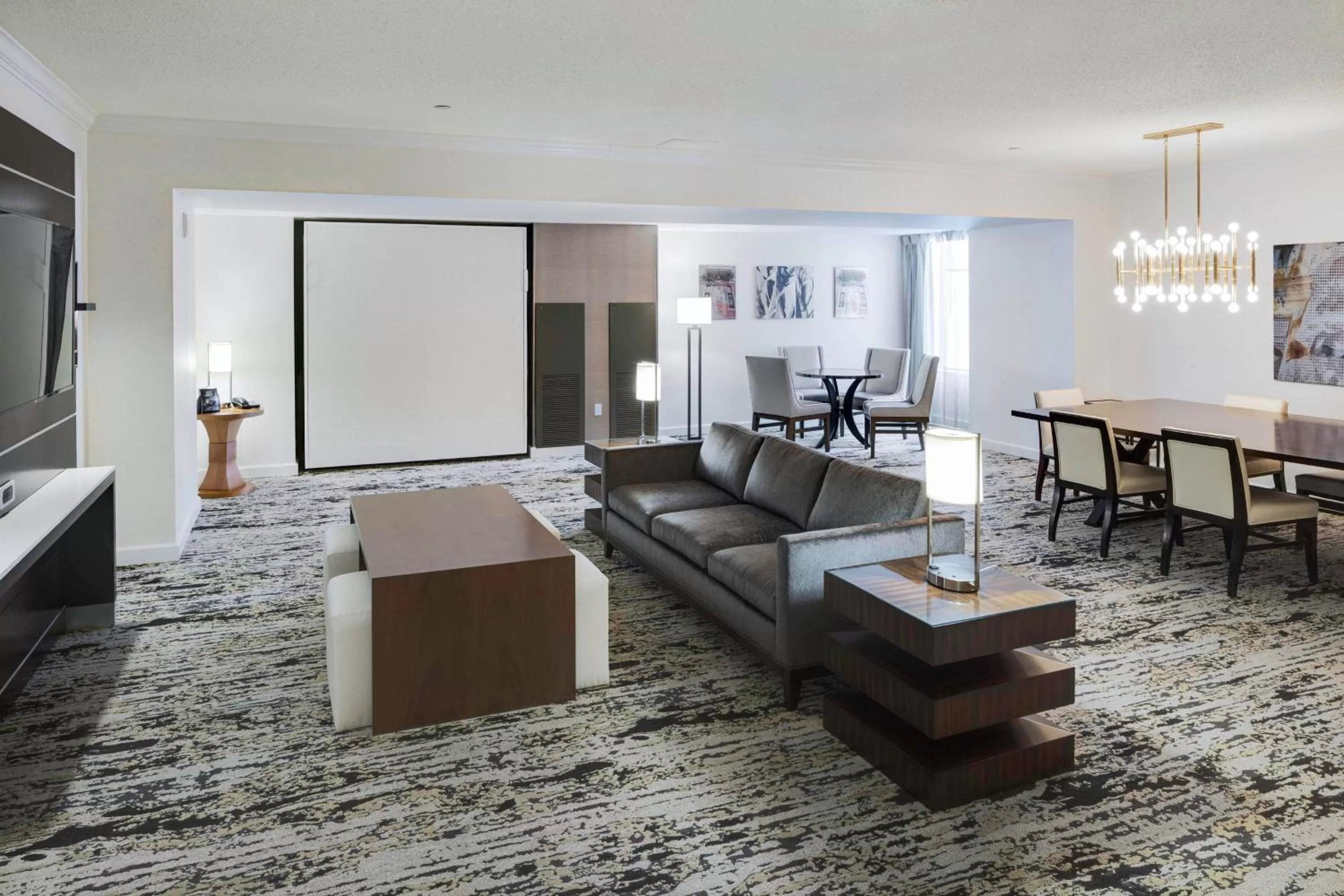 Photo of the whole room in Hartford Marriott Downtown