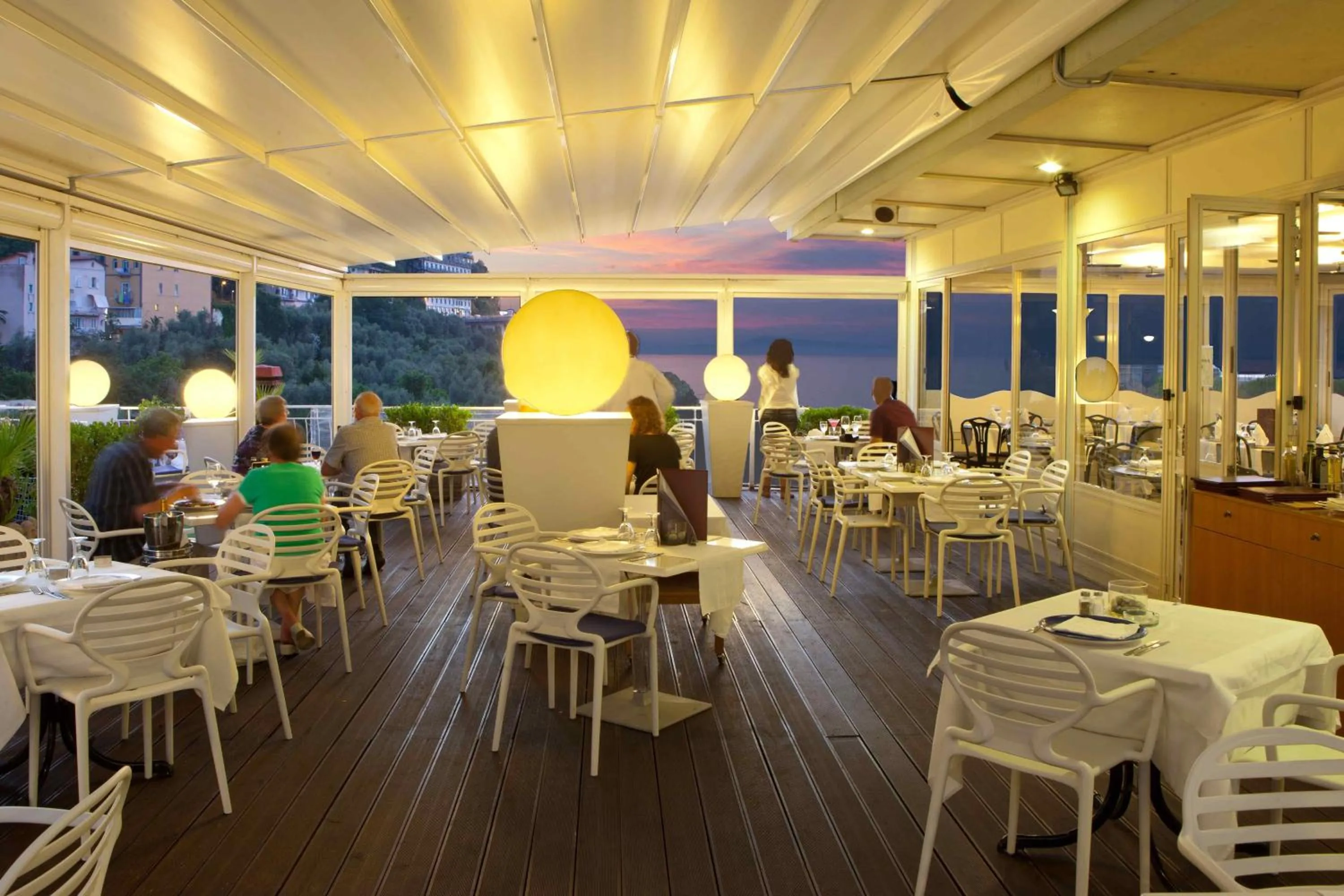 Restaurant/places to eat in Hotel Rivage