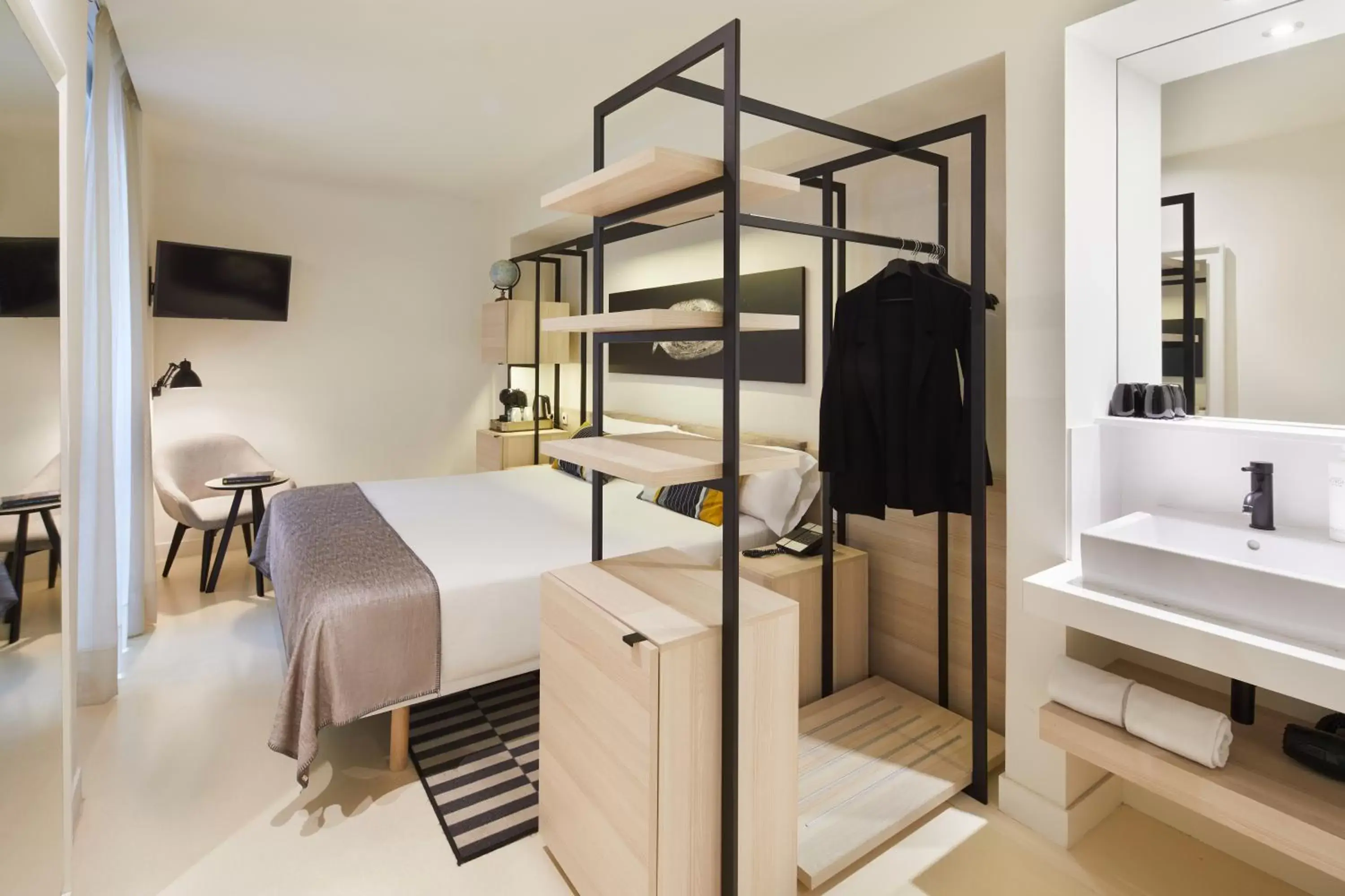 Bed, Bunk Bed in Hotel Denit Barcelona