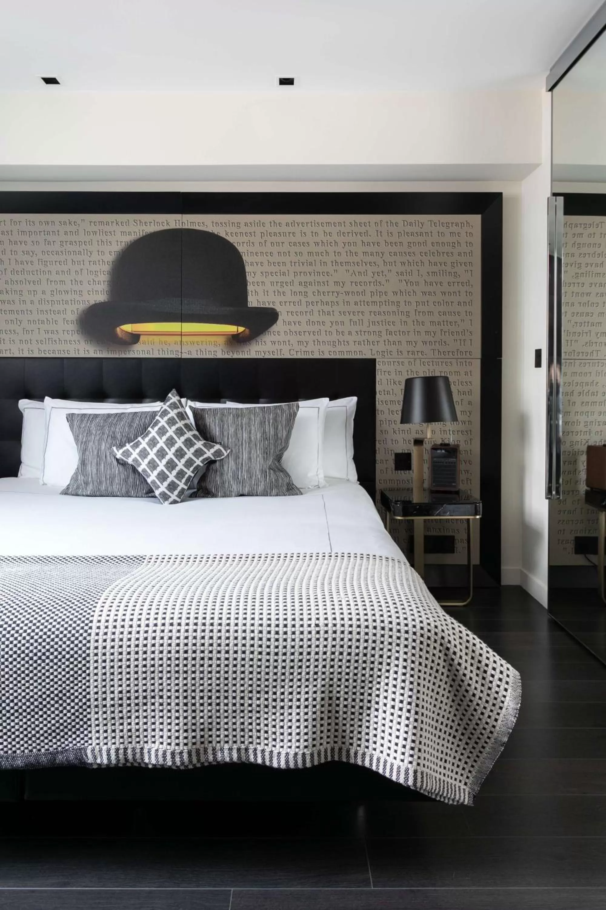 Bedroom, Bed in Holmes Hotel London