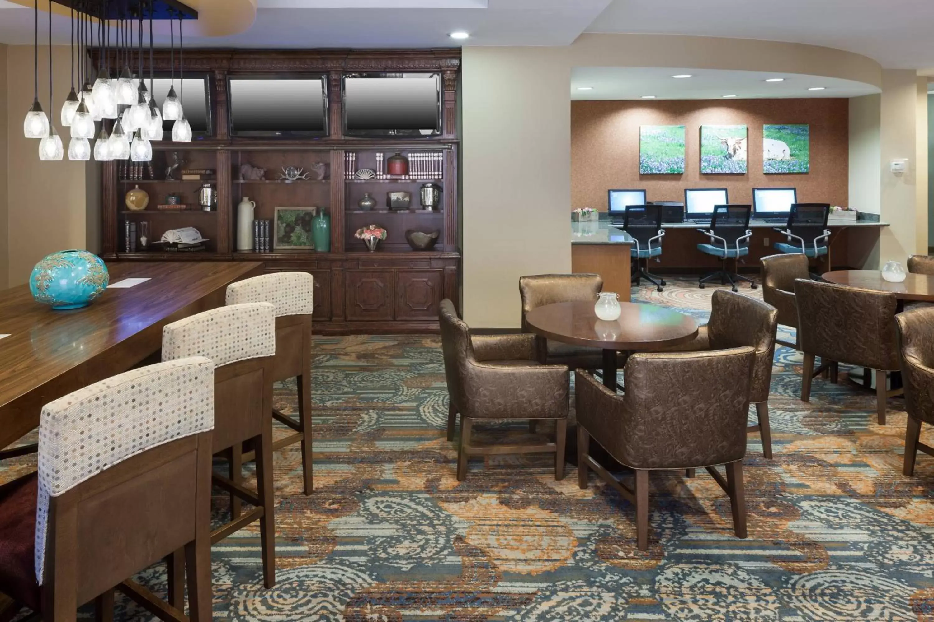 Breakfast, Lounge/Bar in SpringHill Suites by Marriott Dallas Downtown / West End