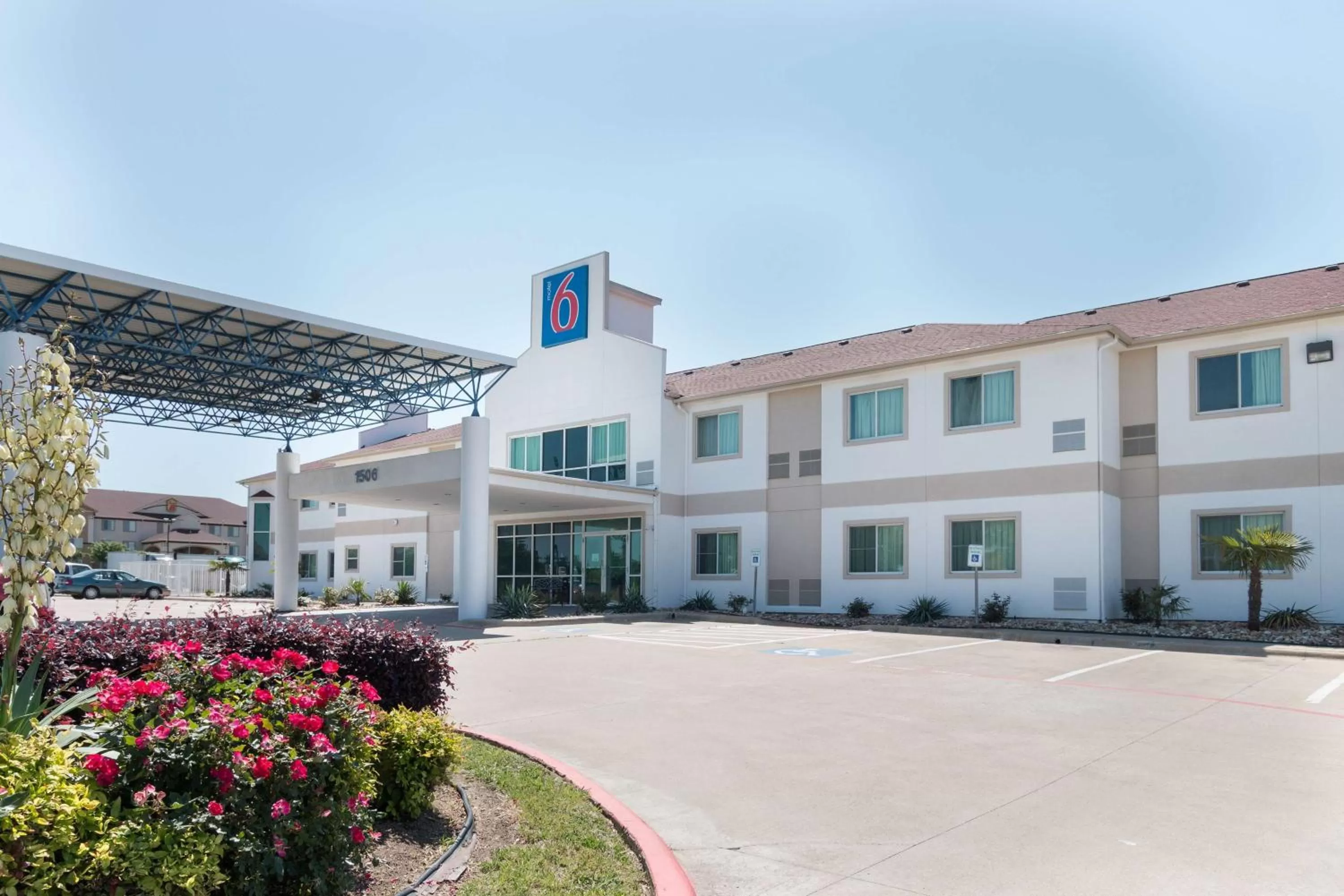 Property building in Motel 6-Hillsboro, TX