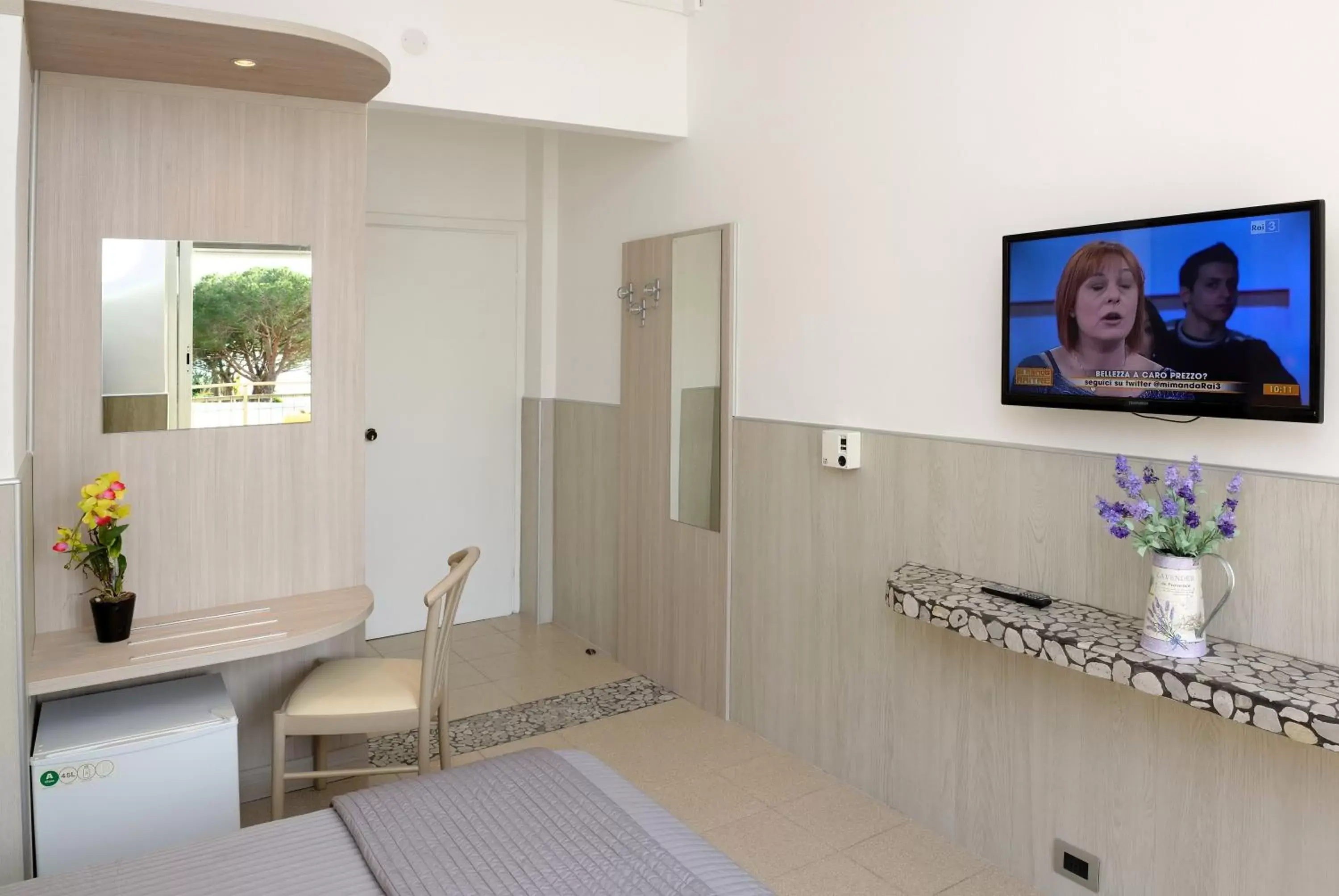 TV and multimedia, TV/Entertainment Center in Hotel Puntabella